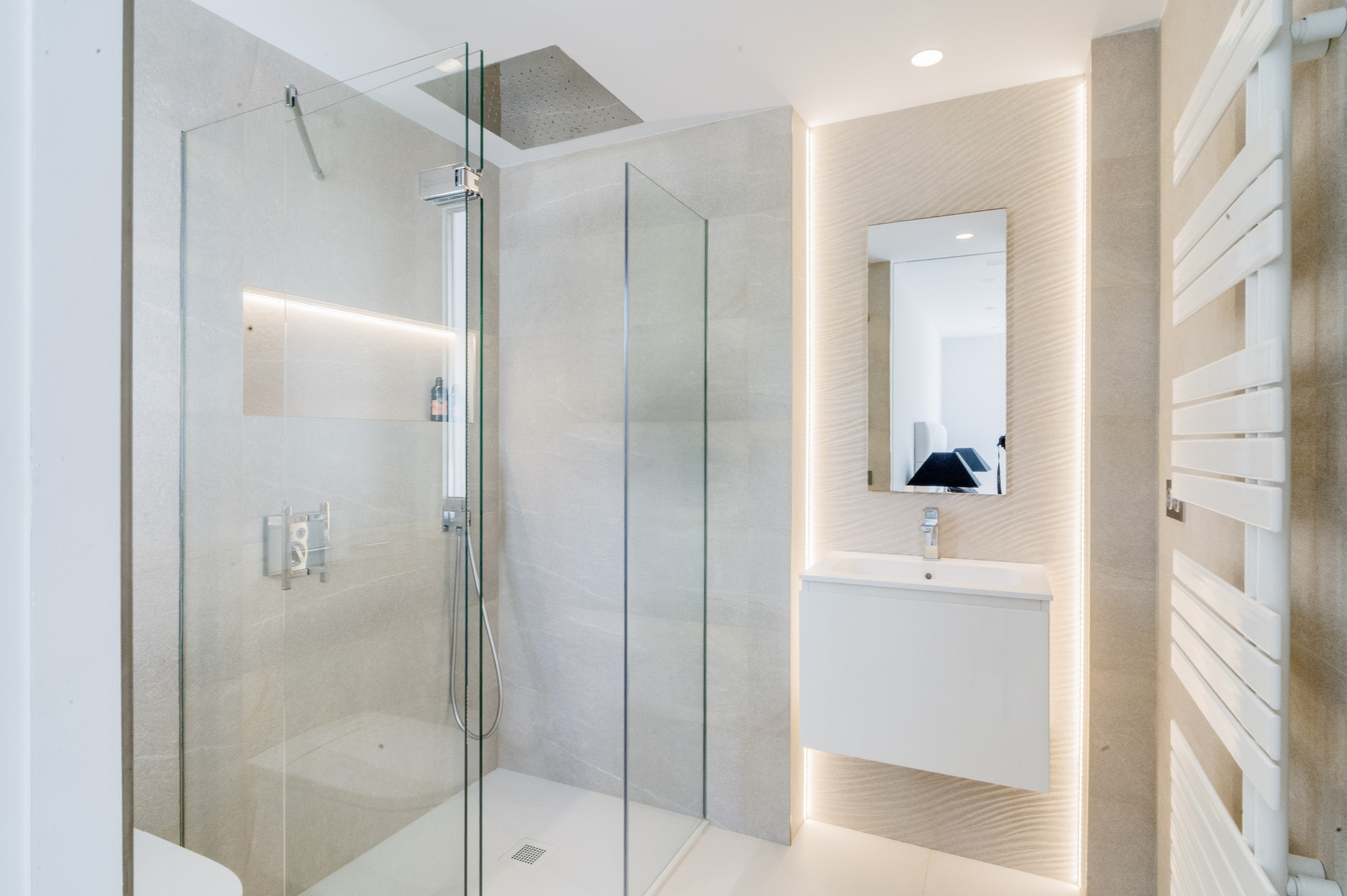 Elegantly Renovated 3-Bedroom Beach Apartment in Marina Puente Romano, Marbella Golden Mile · Photo 39