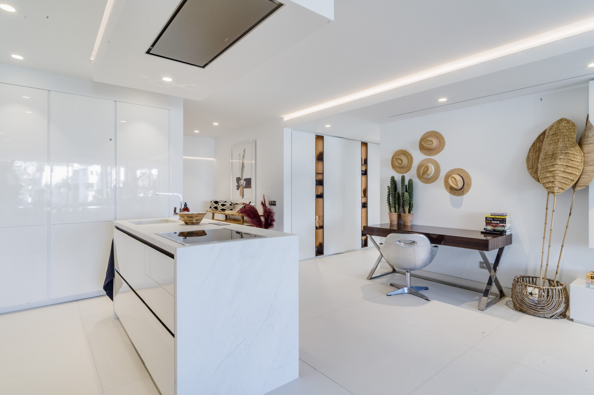 Elegantly Renovated 3-Bedroom Beach Apartment in Marina Puente Romano, Marbella Golden Mile · Photo 14