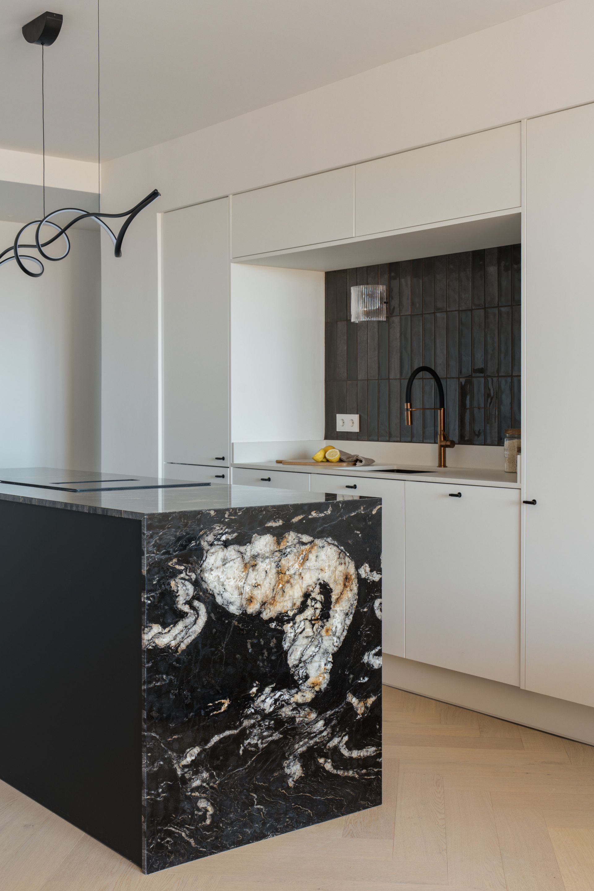 Stunning sea view apartment in Cumbres del Rodeo, Nueva Andalucia. · Photo 15