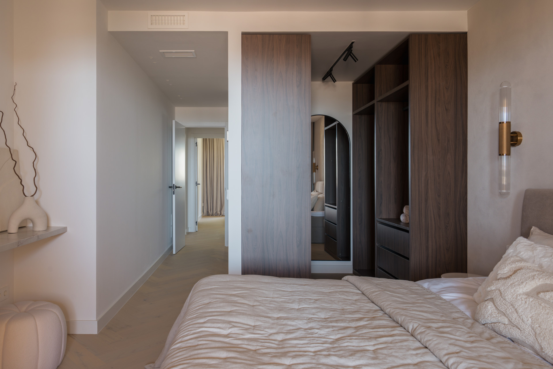 Stunning sea view apartment in Cumbres del Rodeo, Nueva Andalucia. · Photo 17