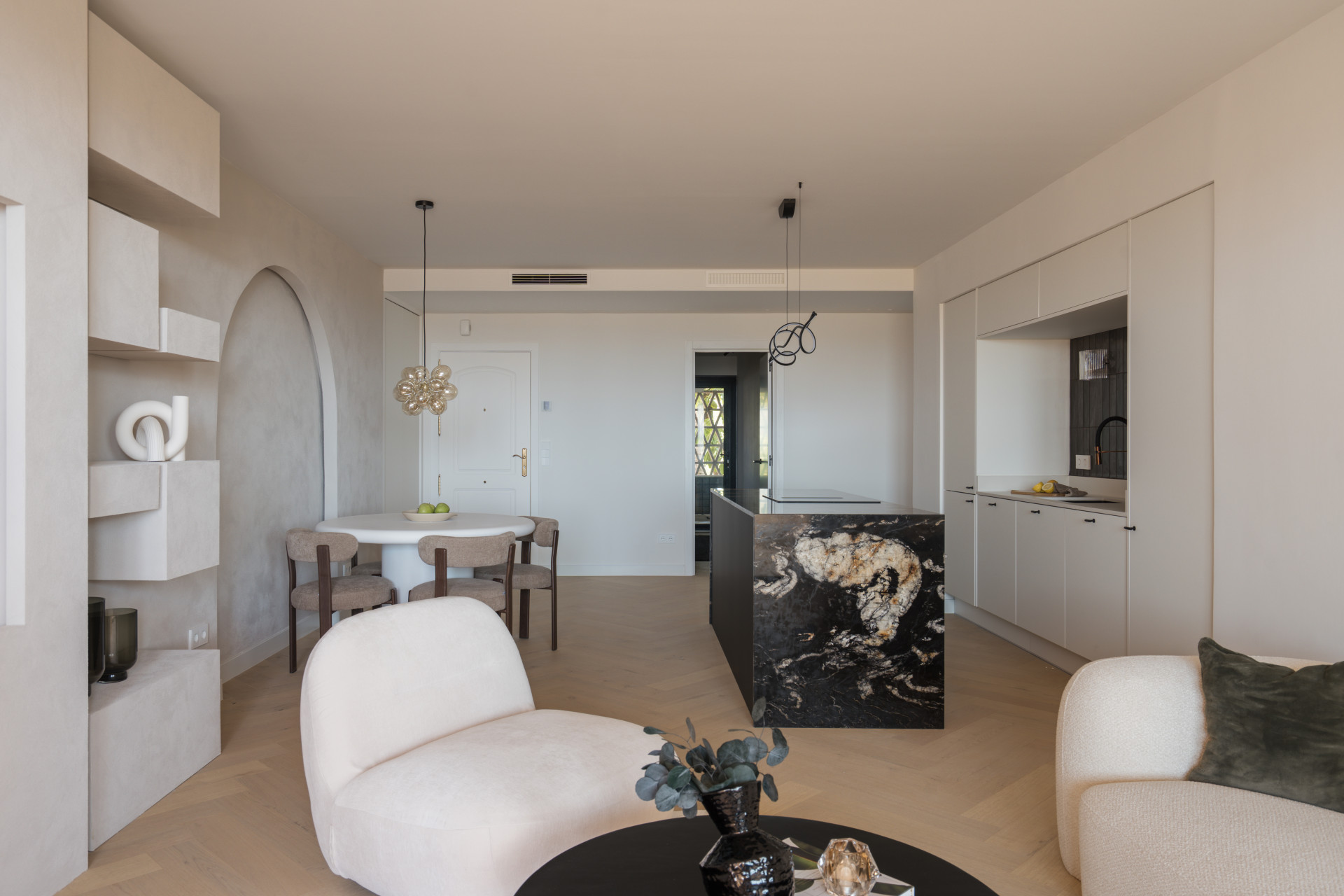 Stunning sea view apartment in Cumbres del Rodeo, Nueva Andalucia. · Photo 16