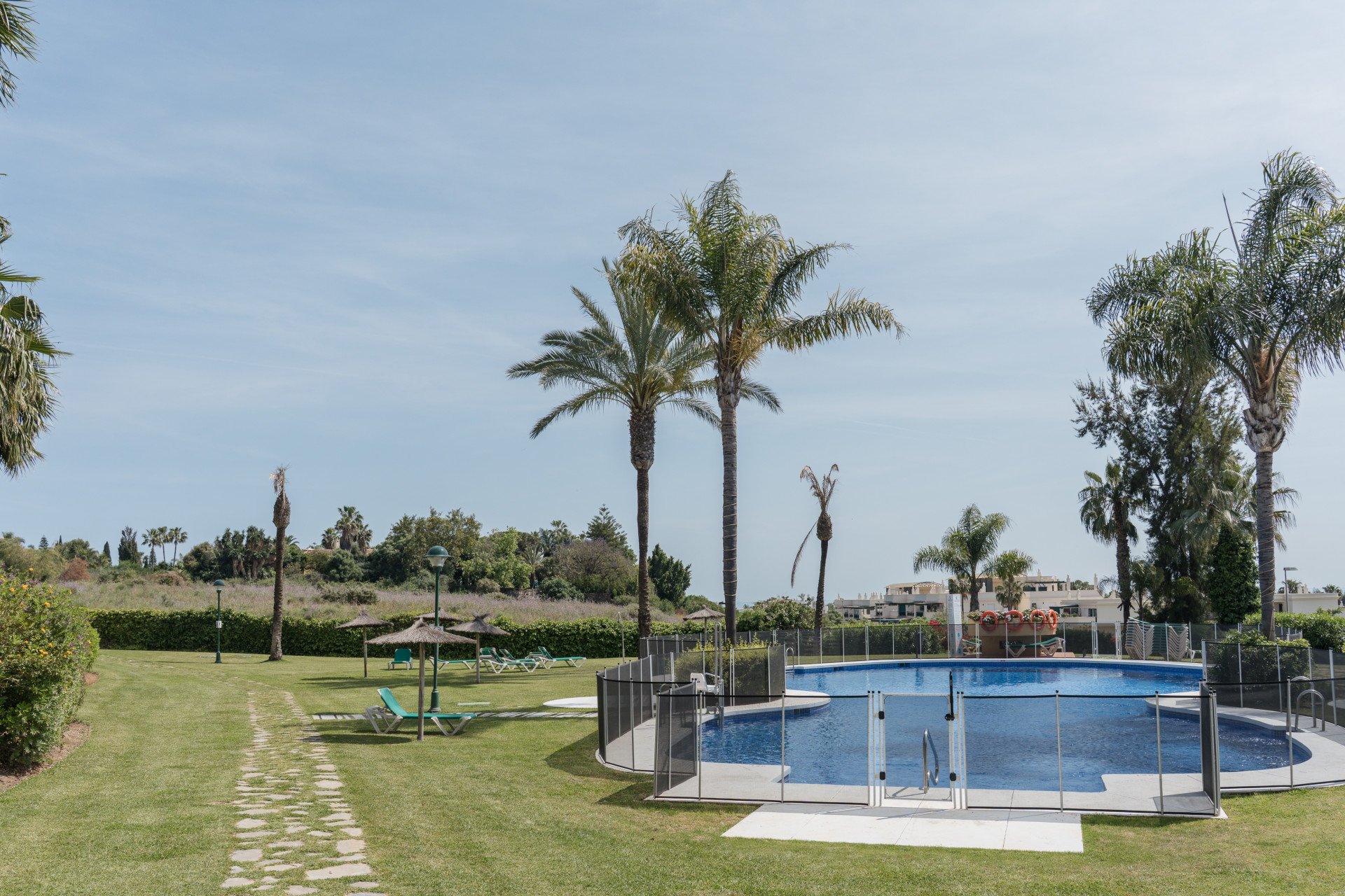 Stunning sea view apartment in Cumbres del Rodeo, Nueva Andalucia. · Photo 31
