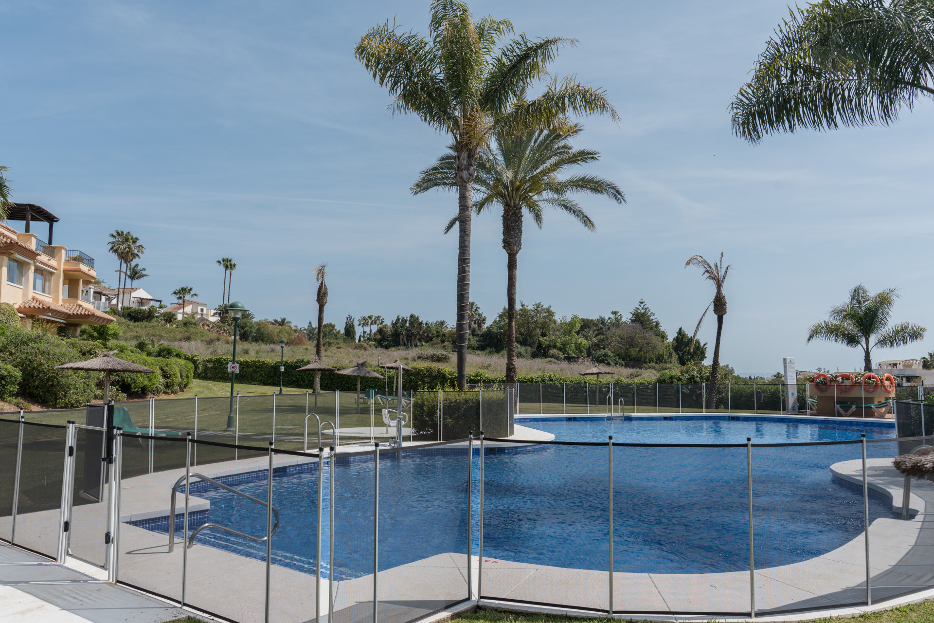 Stunning sea view apartment in Cumbres del Rodeo, Nueva Andalucia. · Photo 30