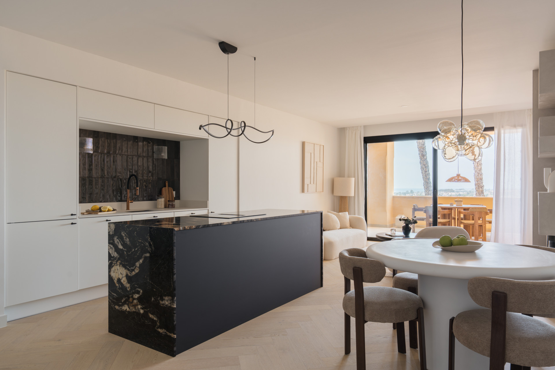 Stunning sea view apartment in Cumbres del Rodeo, Nueva Andalucia. · Photo 9