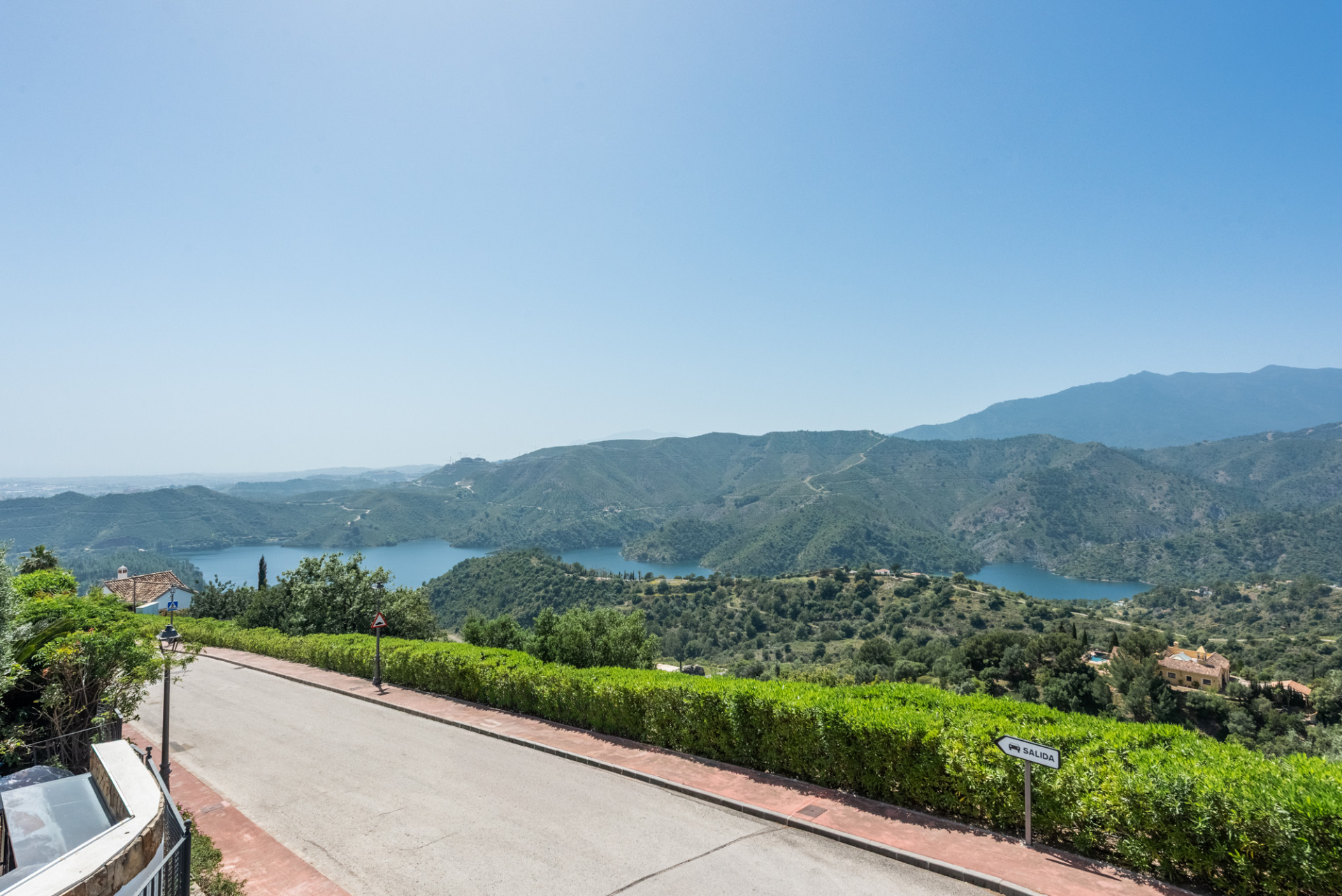 Charming Villa with Panoramic Views in Sierra Blanca Country Club, Istán · Photo 31