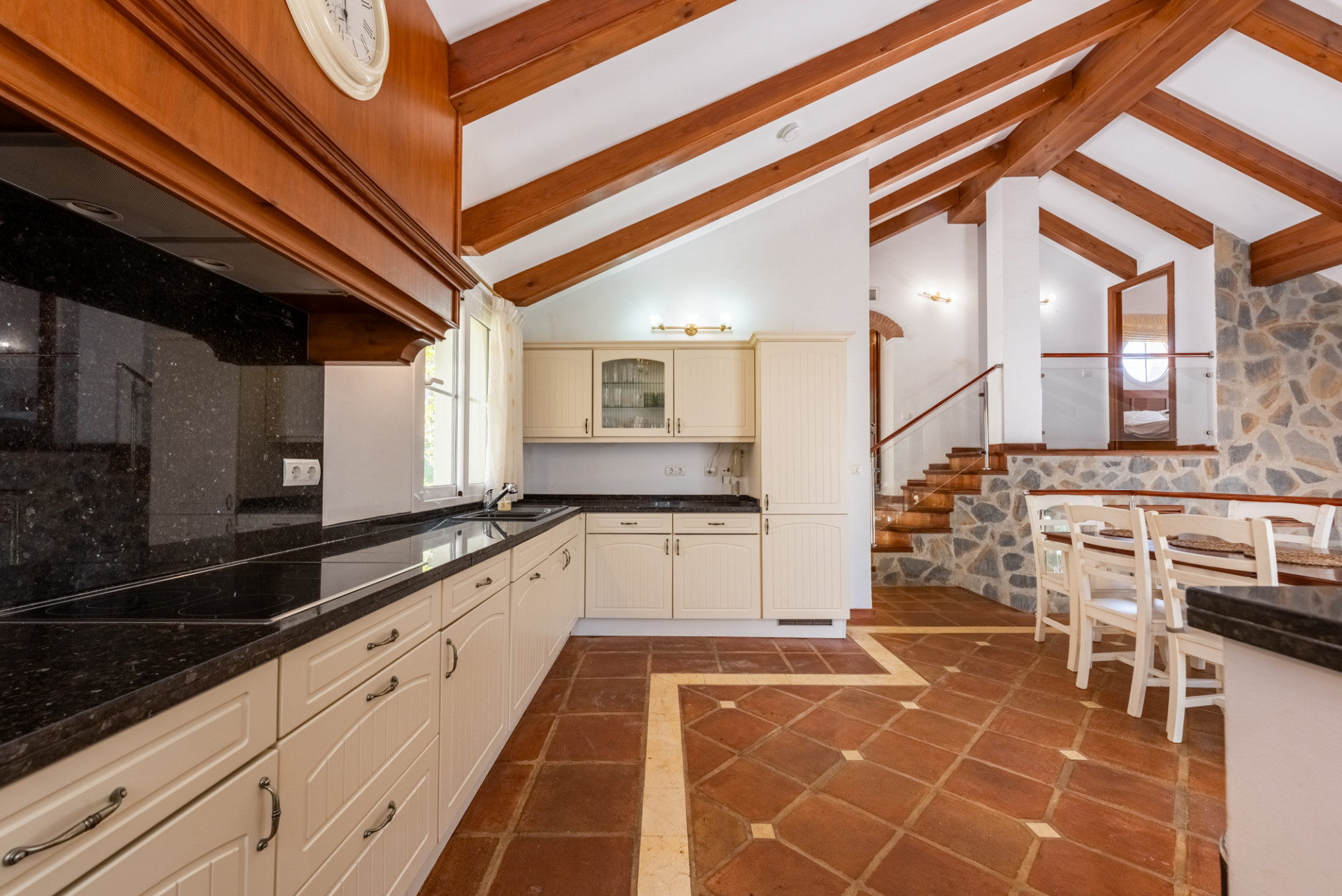 Charming Villa with Panoramic Views in Sierra Blanca Country Club, Istán · Photo 8