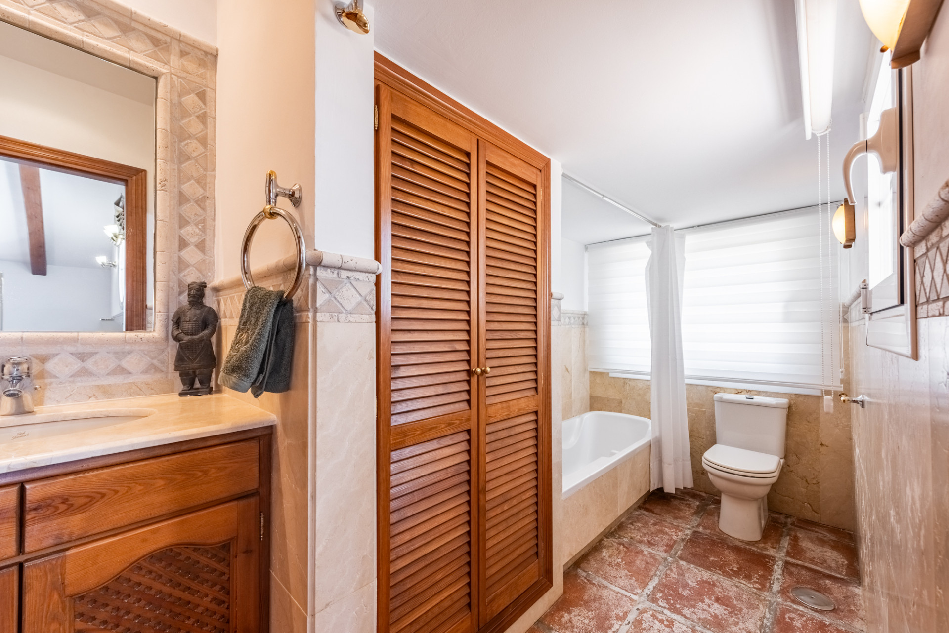 Charming Villa with Panoramic Views in Sierra Blanca Country Club, Istán · Photo 17