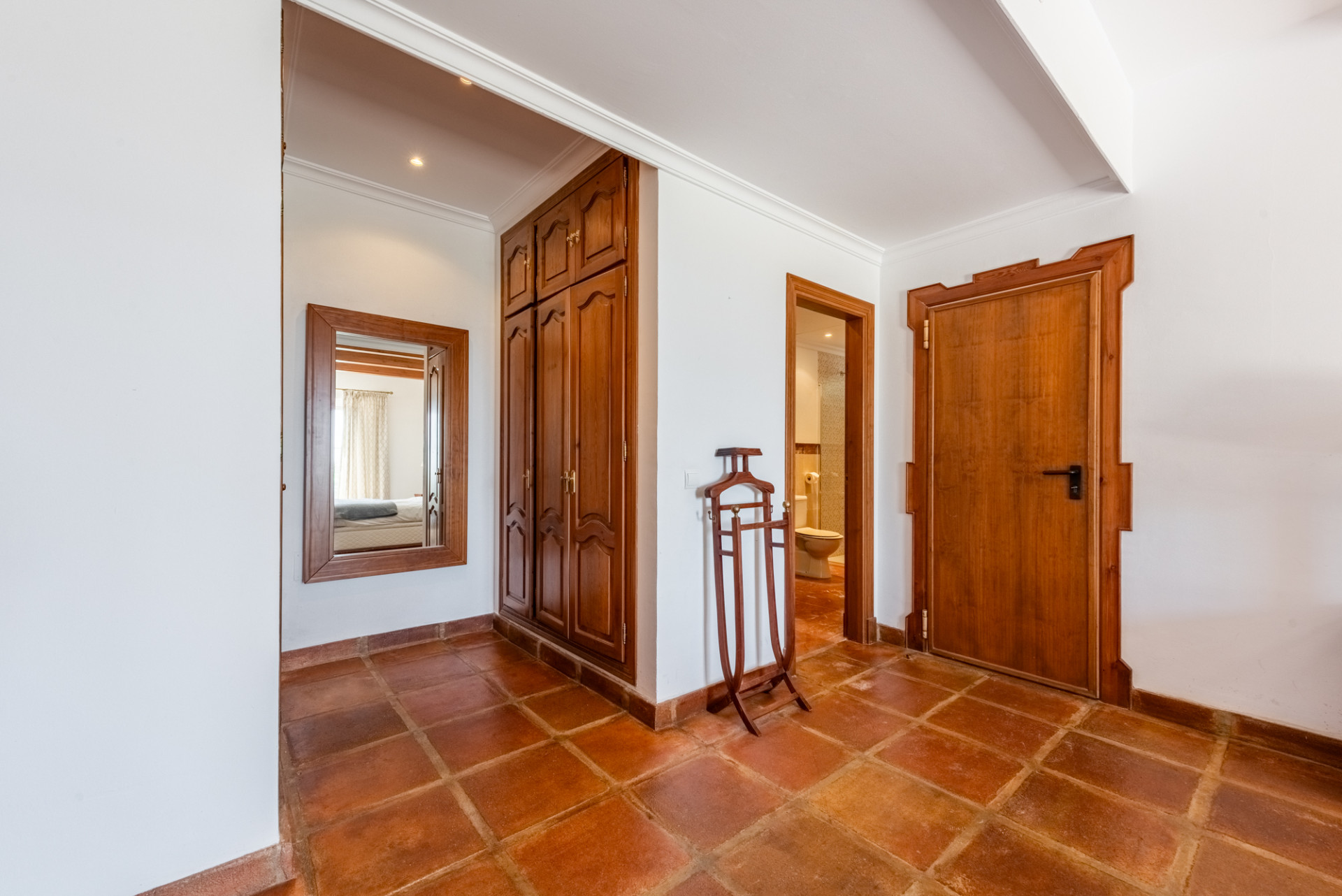 Charming Villa with Panoramic Views in Sierra Blanca Country Club, Istán · Photo 15