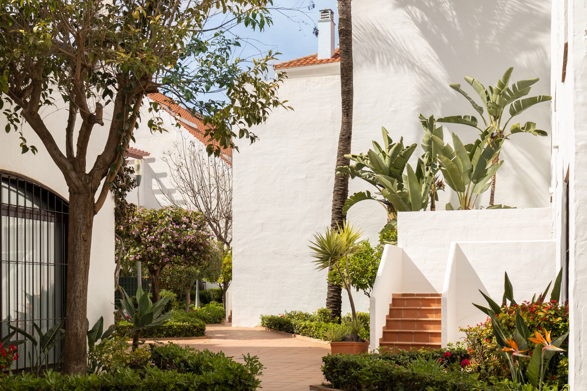 Discover this stunning duplex penthouse in the heart of Nueva Andalucía · Photo 26