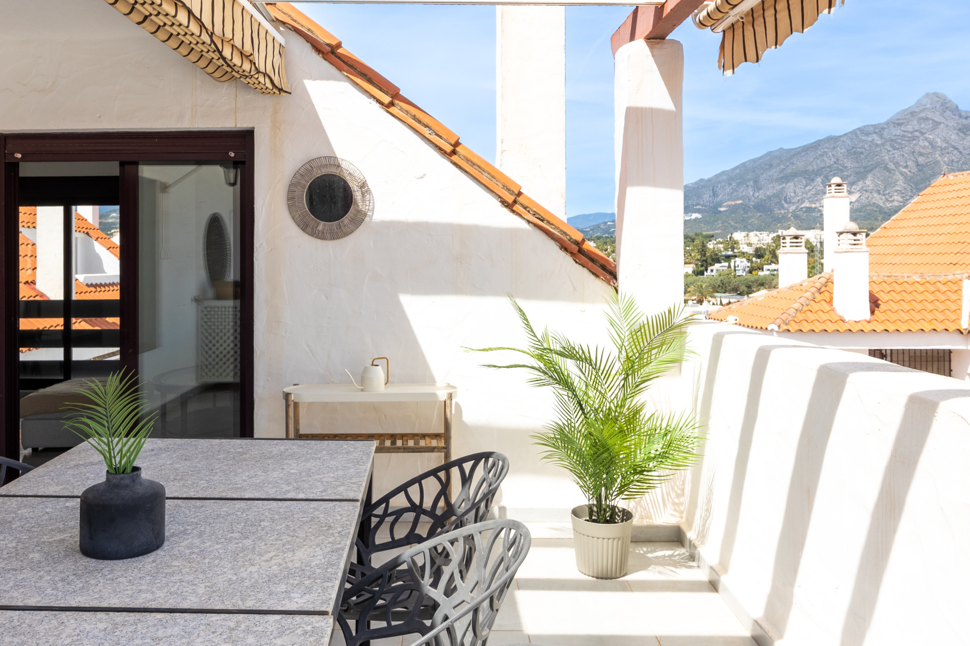 Discover this stunning duplex penthouse in the heart of Nueva Andalucía · Photo 19
