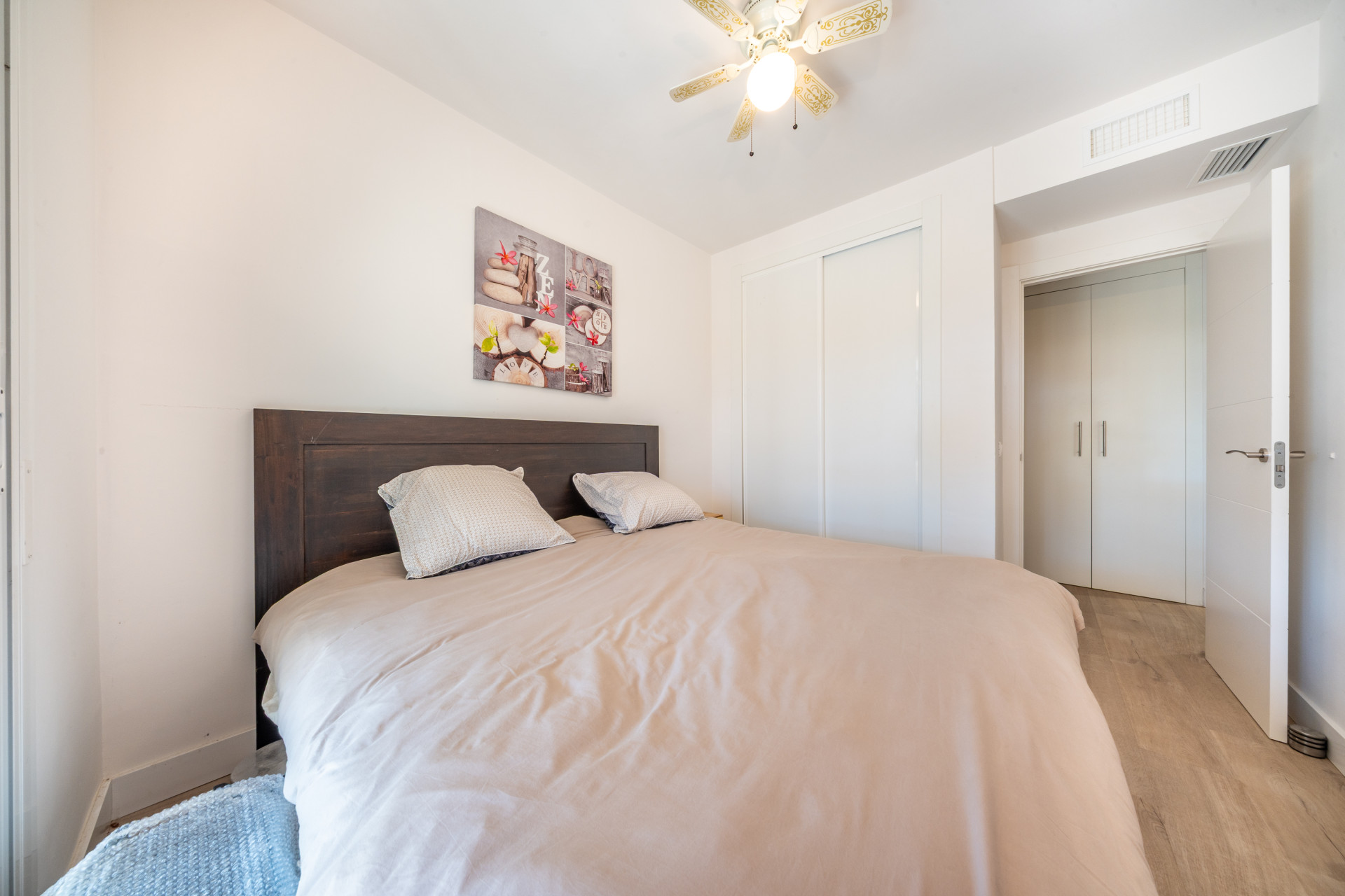 2-Bedroom Apartment with Spacious Terrace, Nueva Andalucía · Photo 17