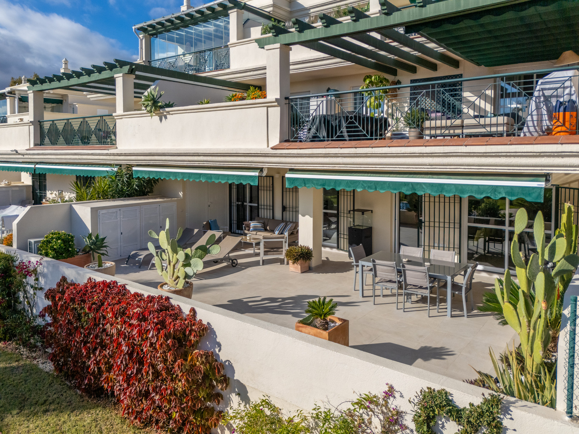 2-Bedroom Apartment with Spacious Terrace, Nueva Andalucía · Photo 23