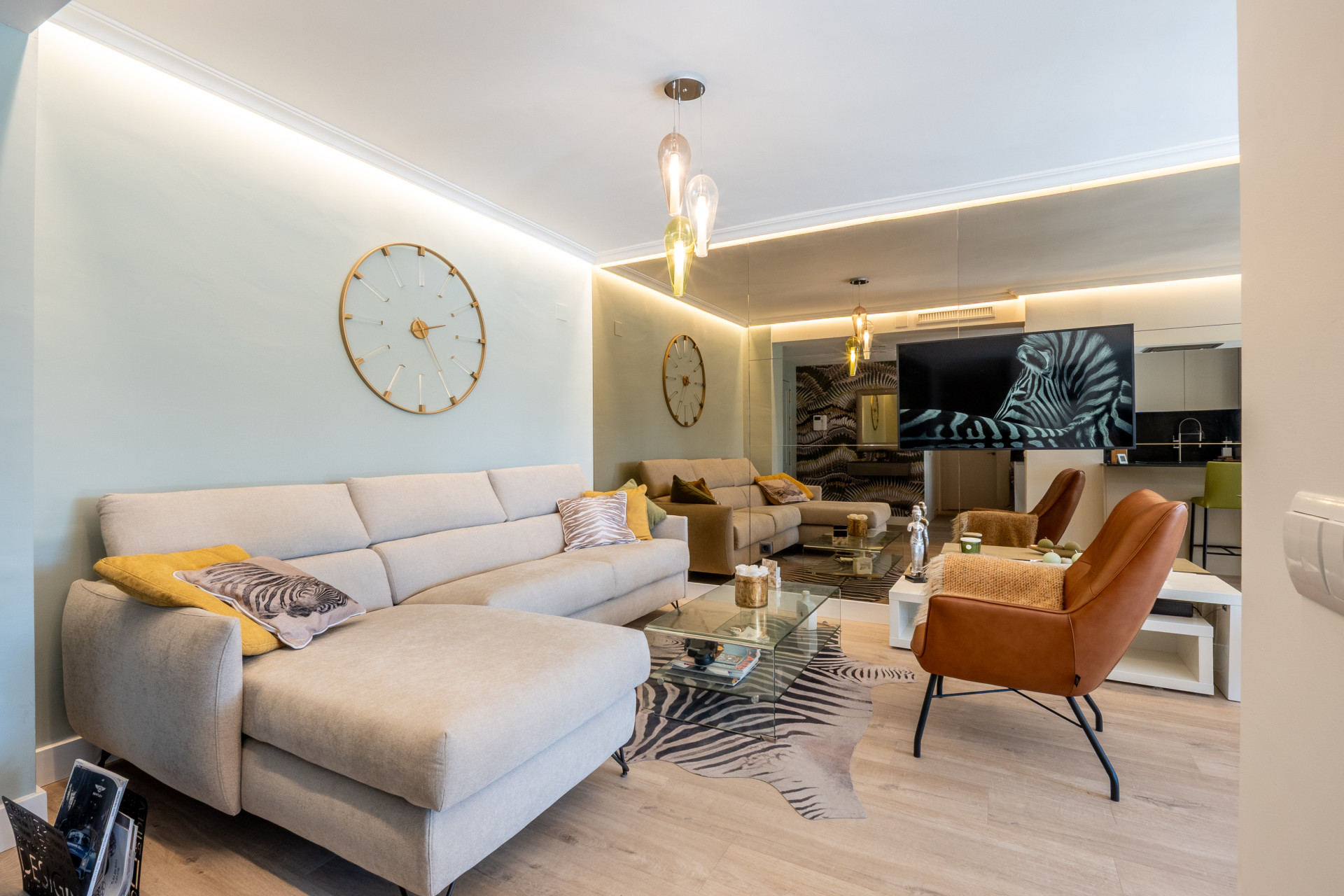 2-Bedroom Apartment with Spacious Terrace, Nueva Andalucía · Photo 8