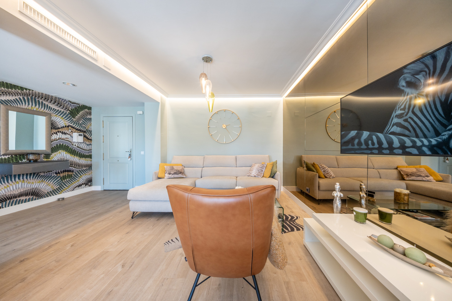 2-Bedroom Apartment with Spacious Terrace, Nueva Andalucía · Photo 9