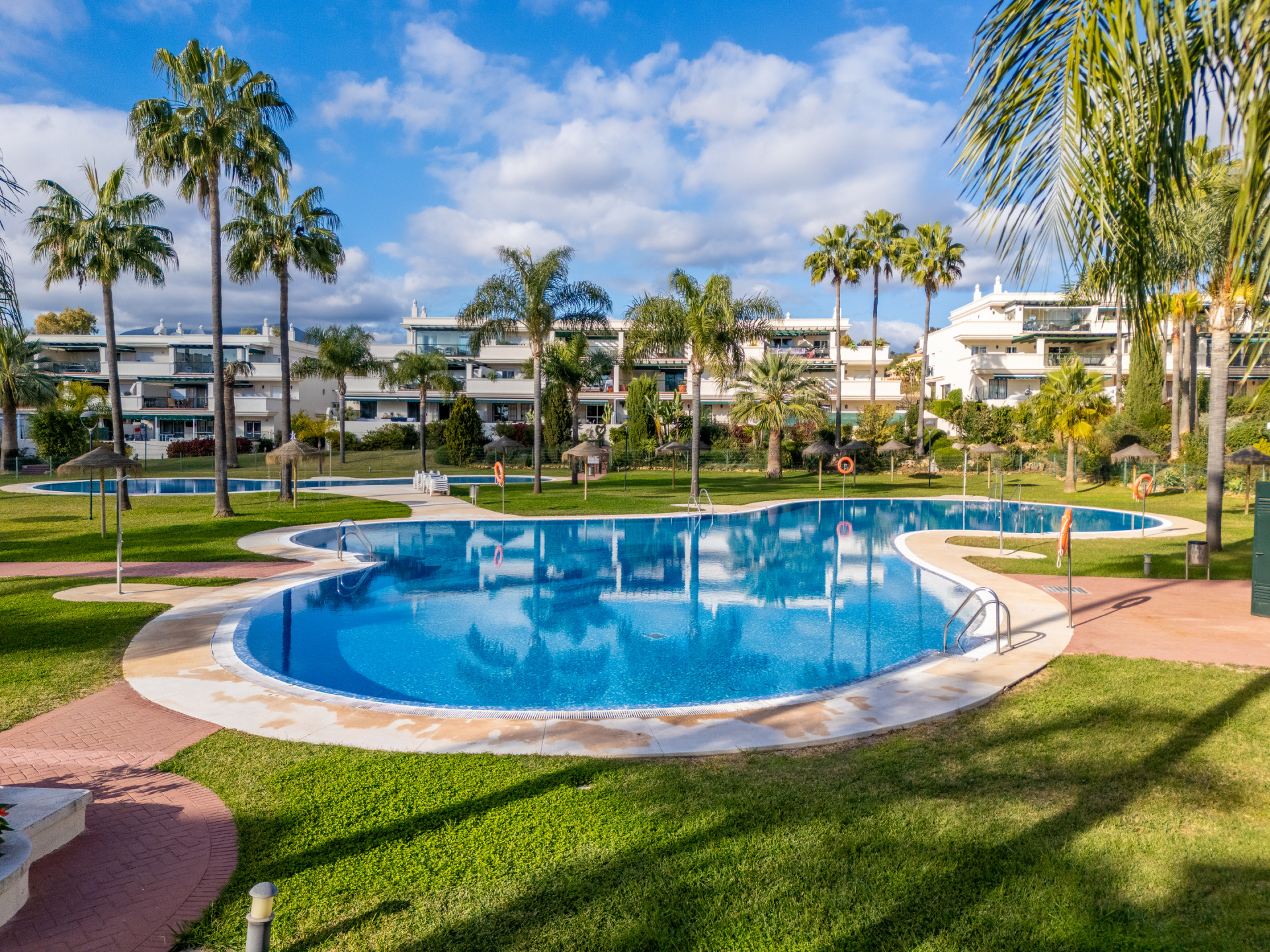 2-Bedroom Apartment with Spacious Terrace, Nueva Andalucía · Photo 26