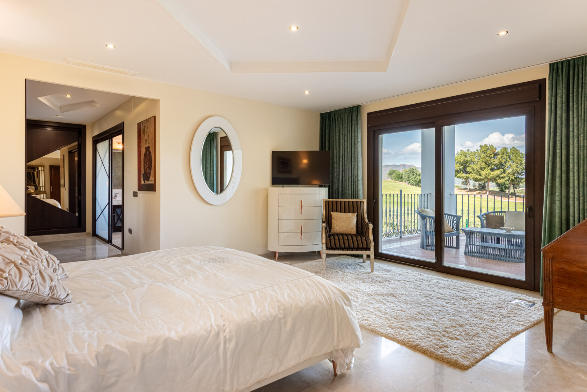 4-Bedroom Front Line Golf Villa in La Cala Golf Resort · Photo 13