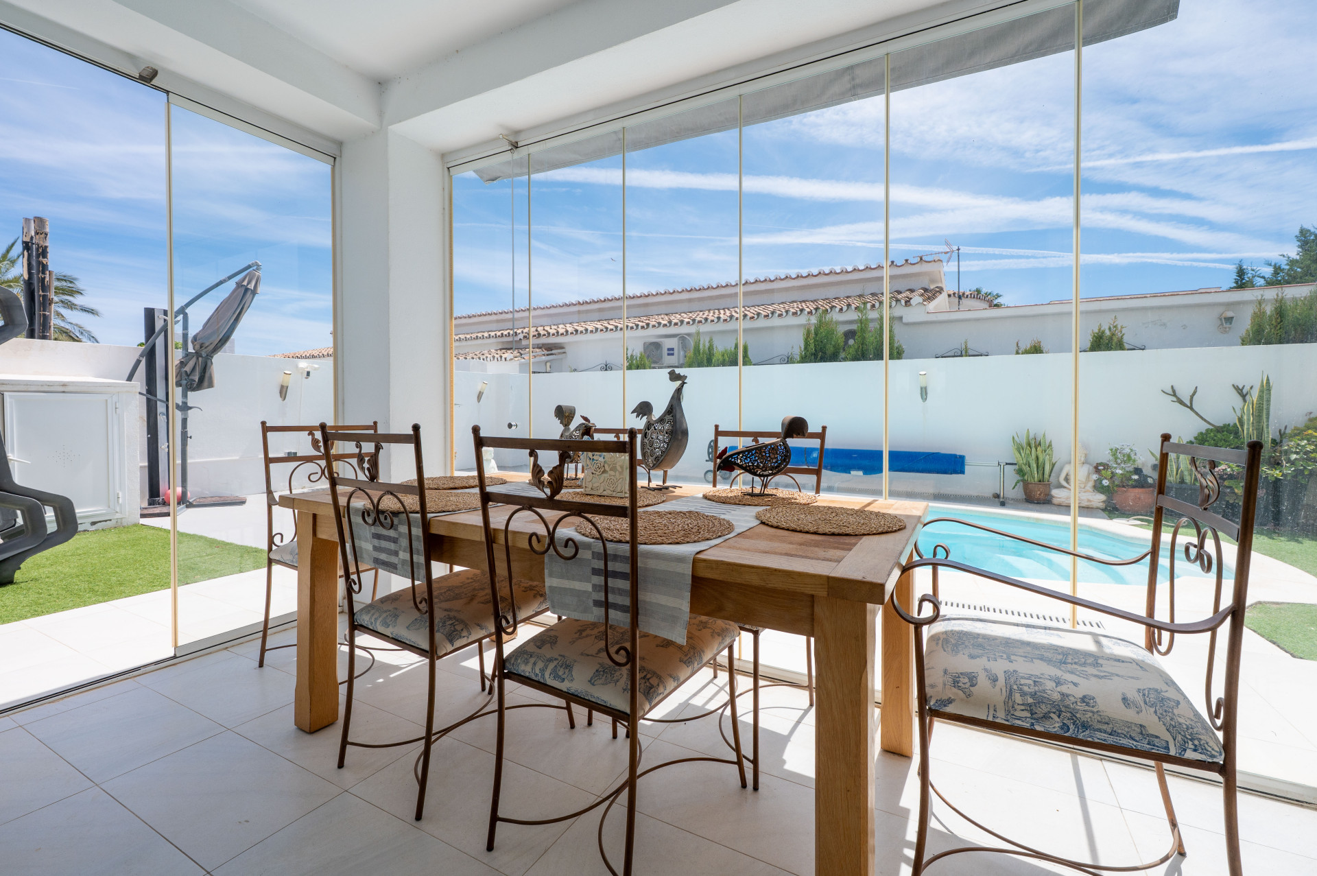 Beachside Villa with Sea Views and Rooftop Solarium in El Saladillo · Photo 27