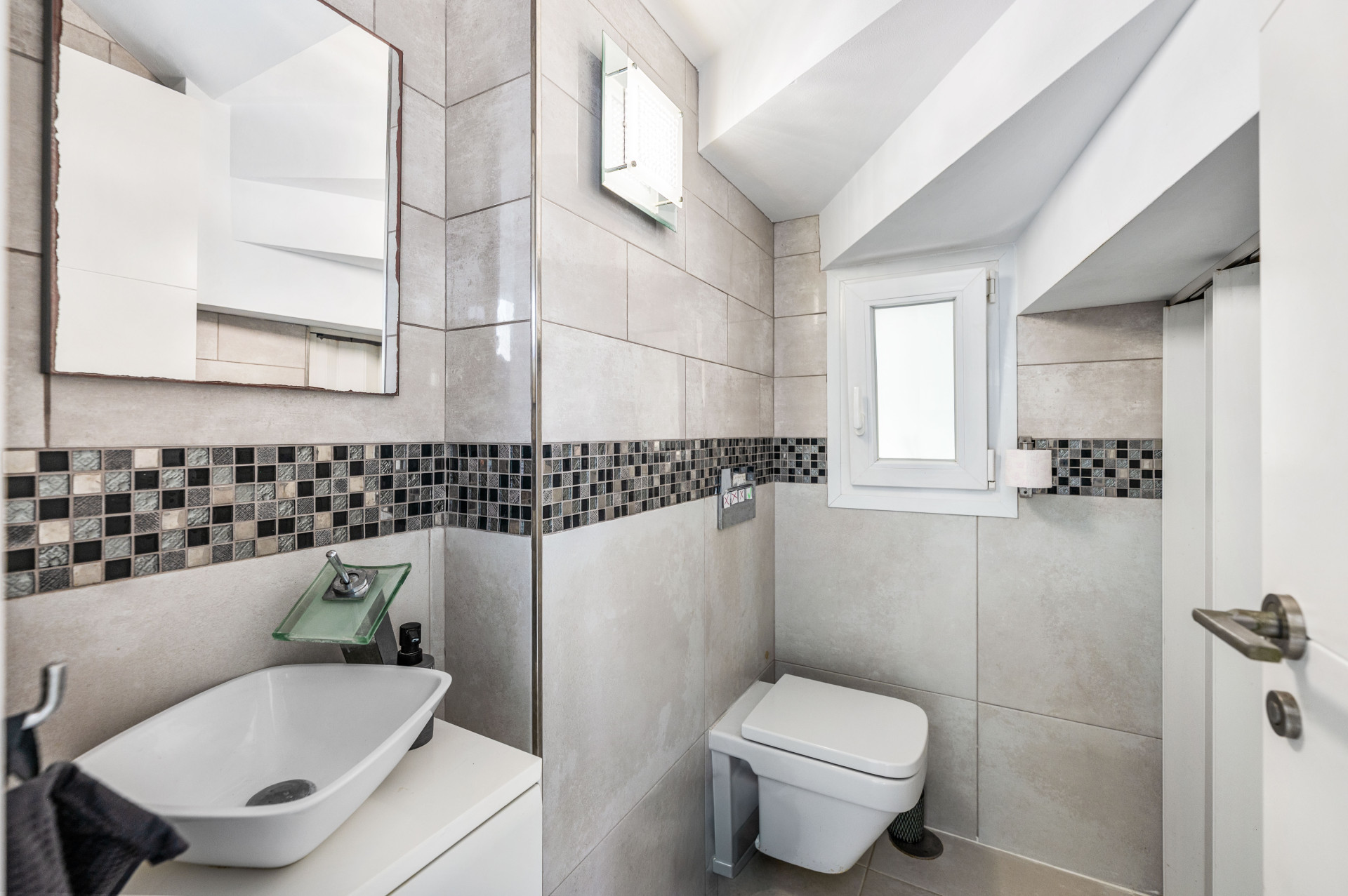 Beachside Villa with Sea Views and Rooftop Solarium in El Saladillo · Photo 41