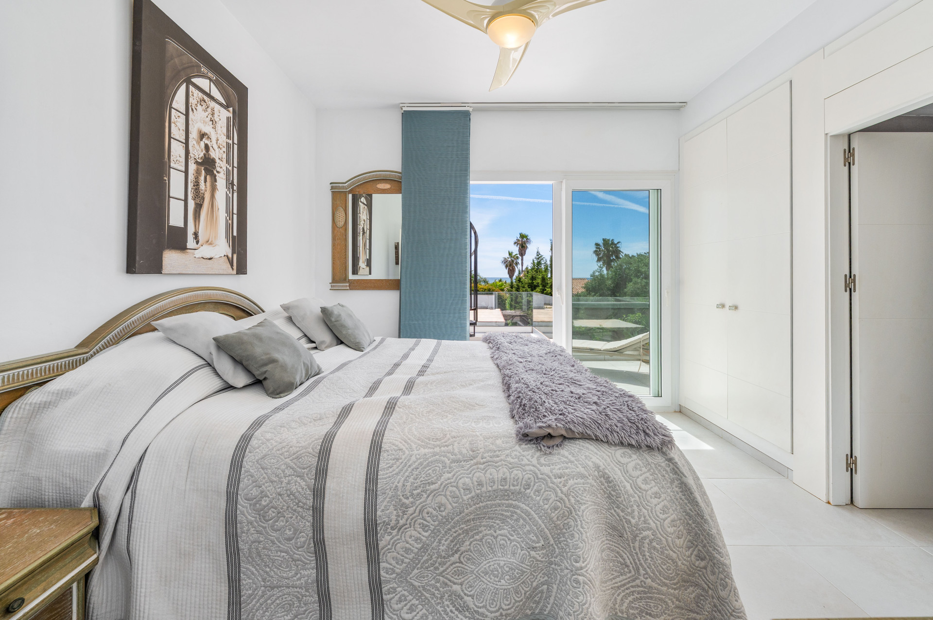 Beachside Villa with Sea Views and Rooftop Solarium in El Saladillo · Photo 11
