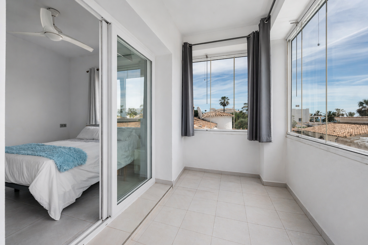 Beachside Villa with Sea Views and Rooftop Solarium in El Saladillo · Photo 17