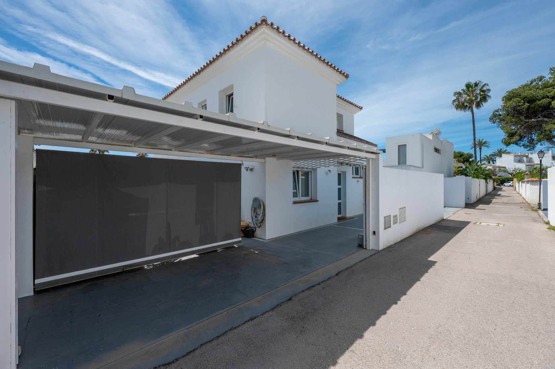 Beachside Villa with Sea Views and Rooftop Solarium in El Saladillo · Photo 36