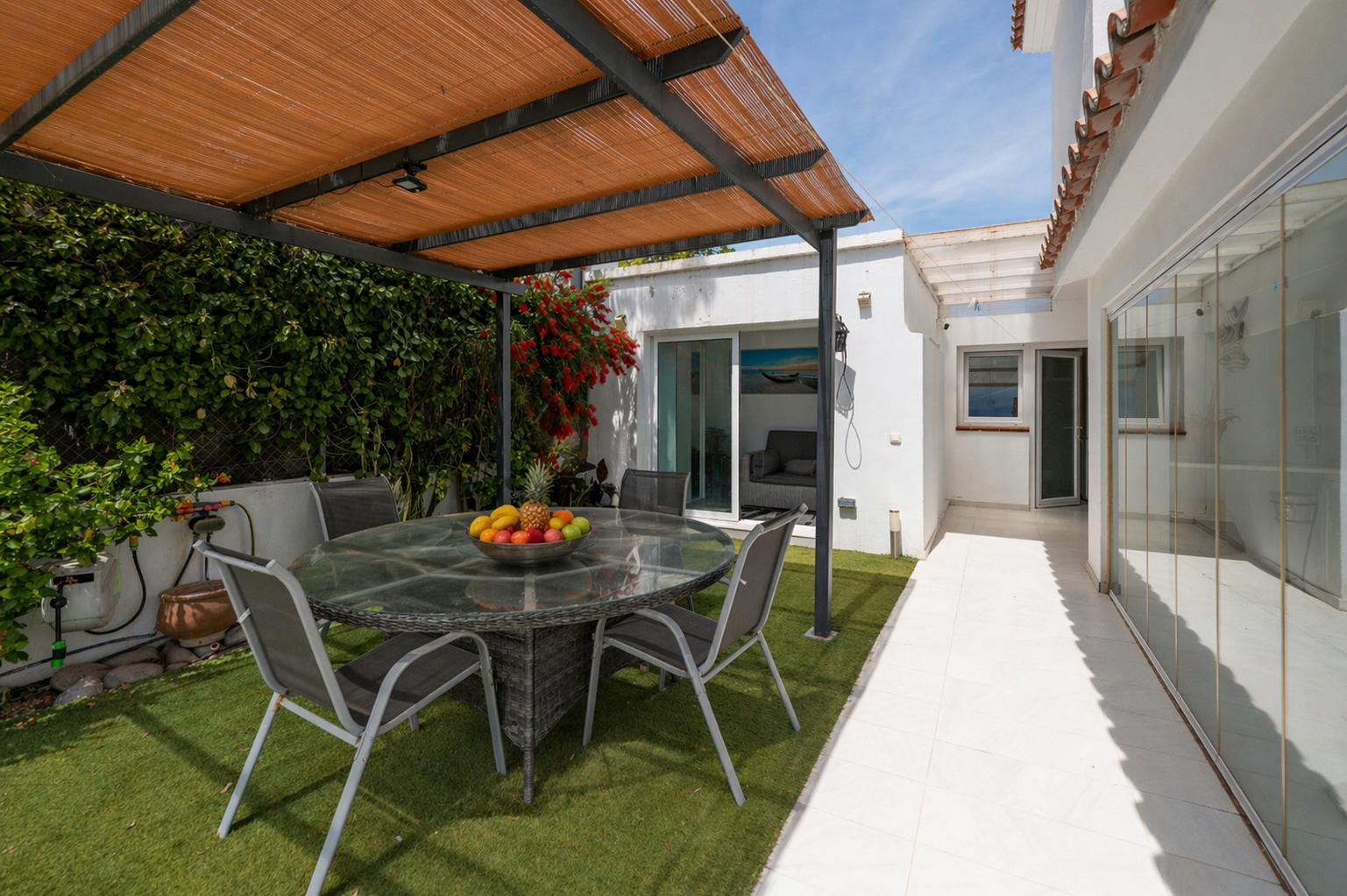 Beachside Villa with Sea Views and Rooftop Solarium in El Saladillo · Photo 29