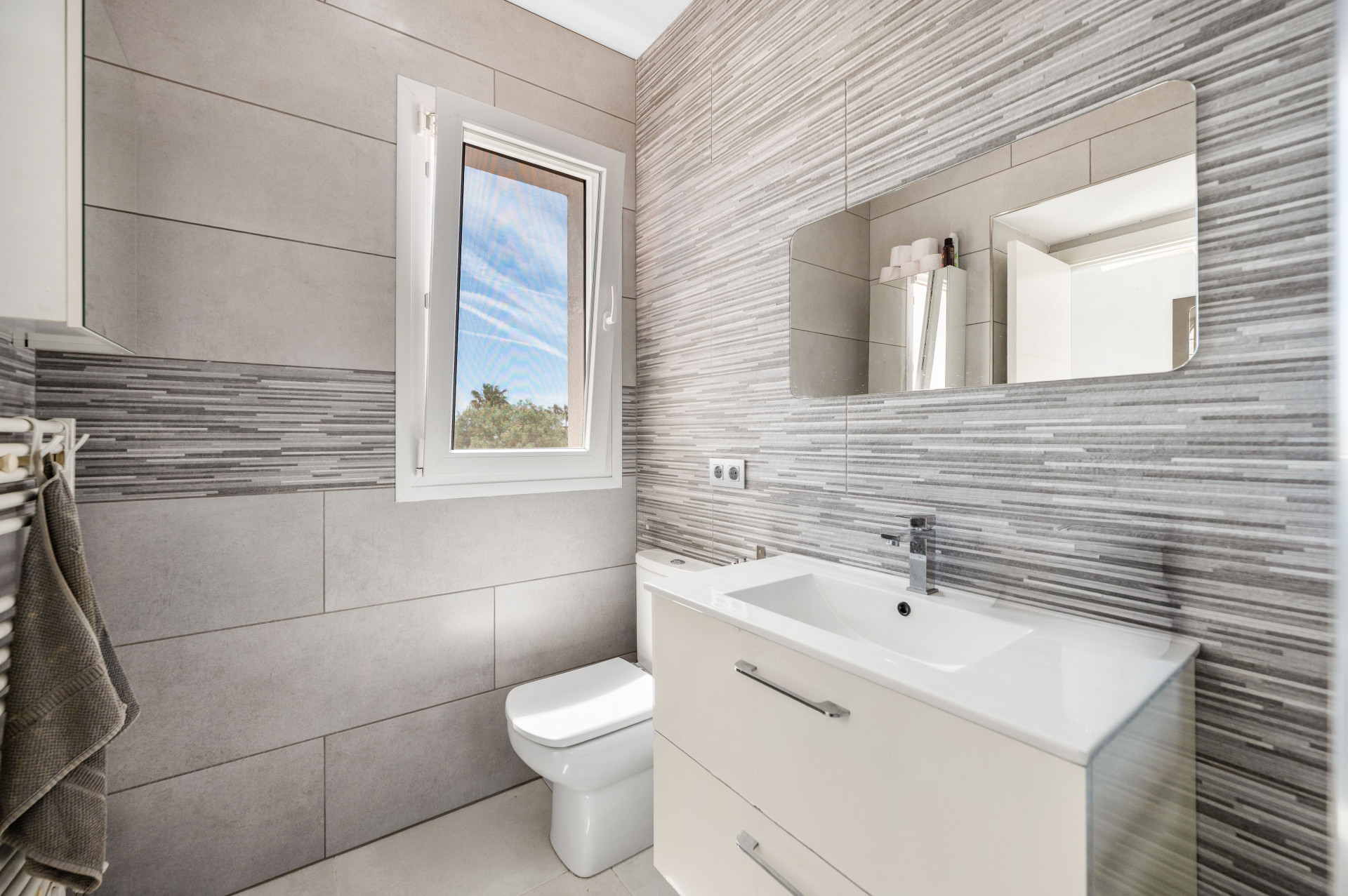 Beachside Villa with Sea Views and Rooftop Solarium in El Saladillo · Photo 14