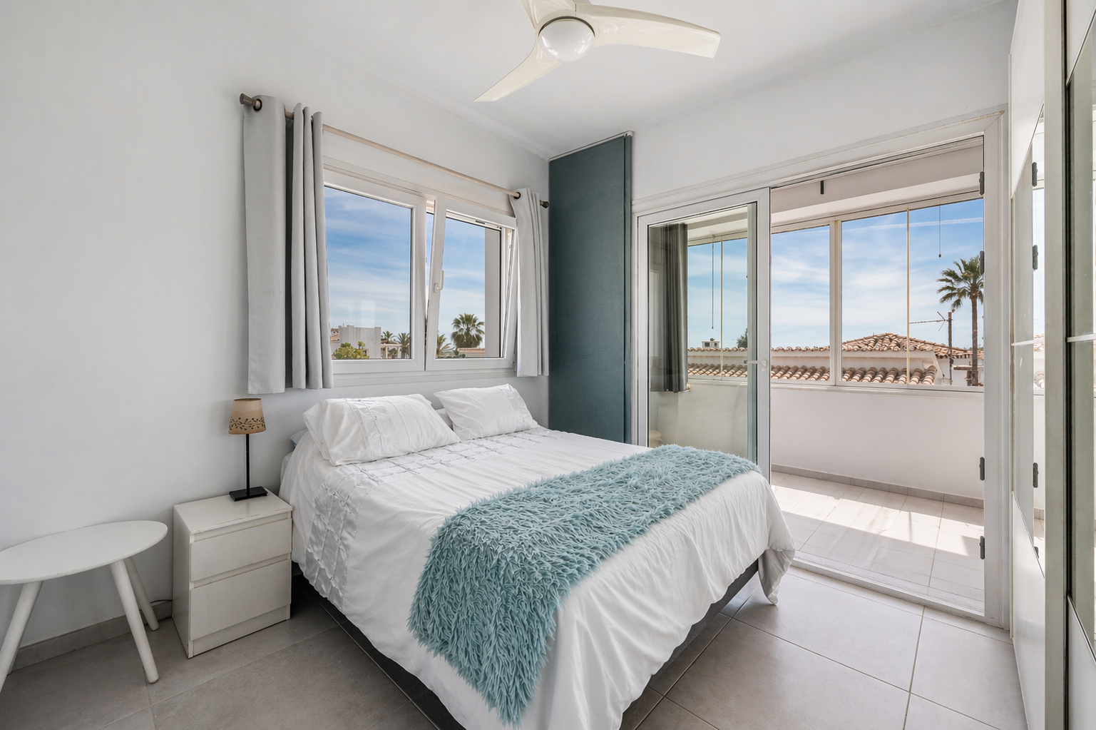 Beachside Villa with Sea Views and Rooftop Solarium in El Saladillo · Photo 15