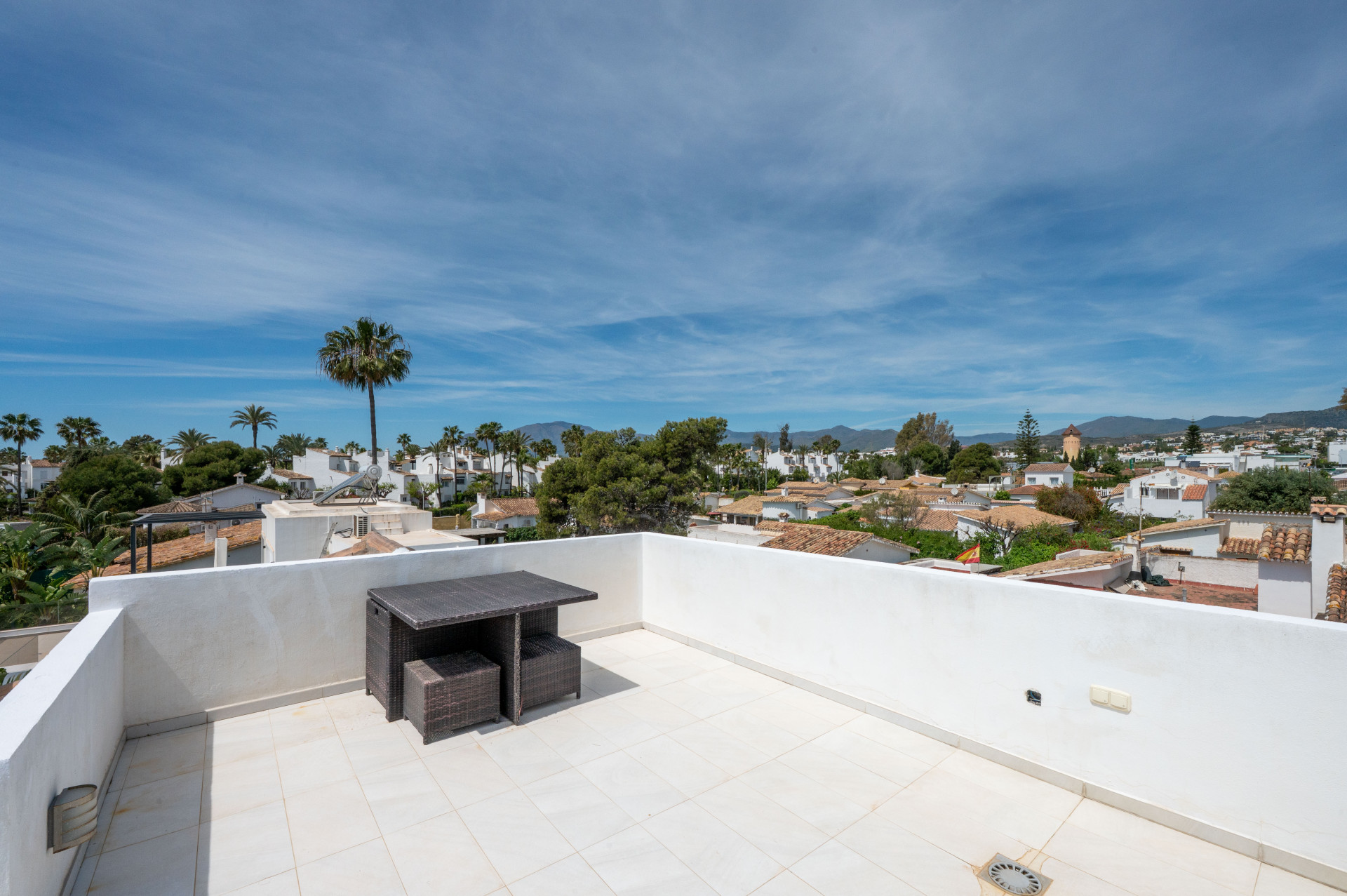 Beachside Villa with Sea Views and Rooftop Solarium in El Saladillo · Photo 42