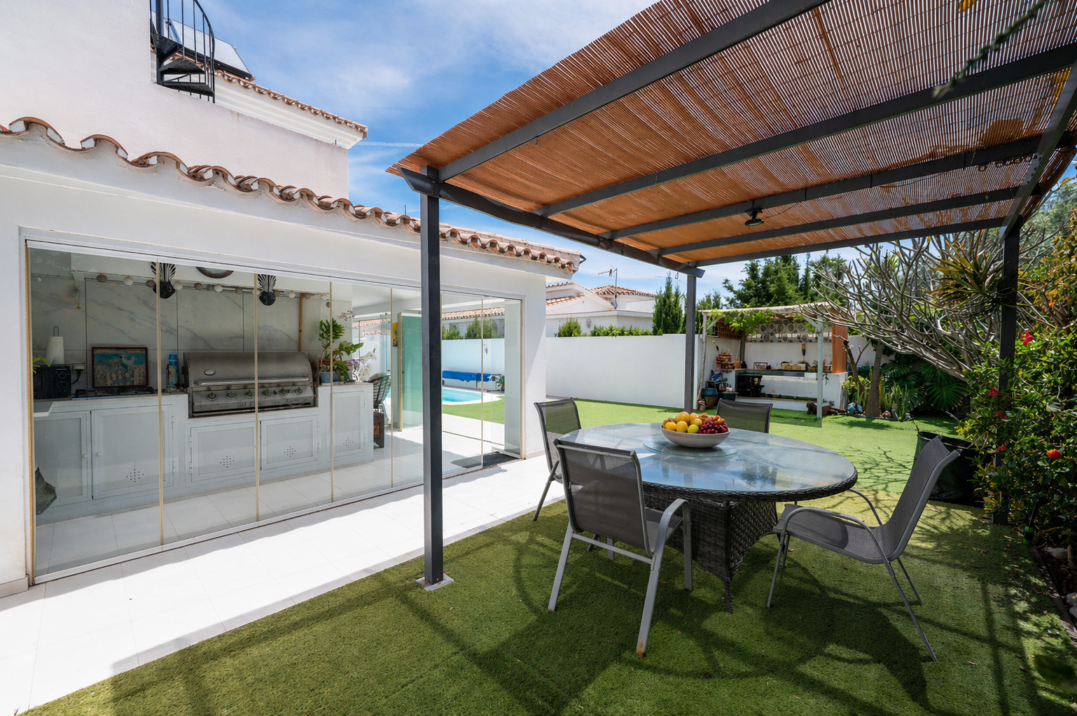 Beachside Villa with Sea Views and Rooftop Solarium in El Saladillo · Photo 28