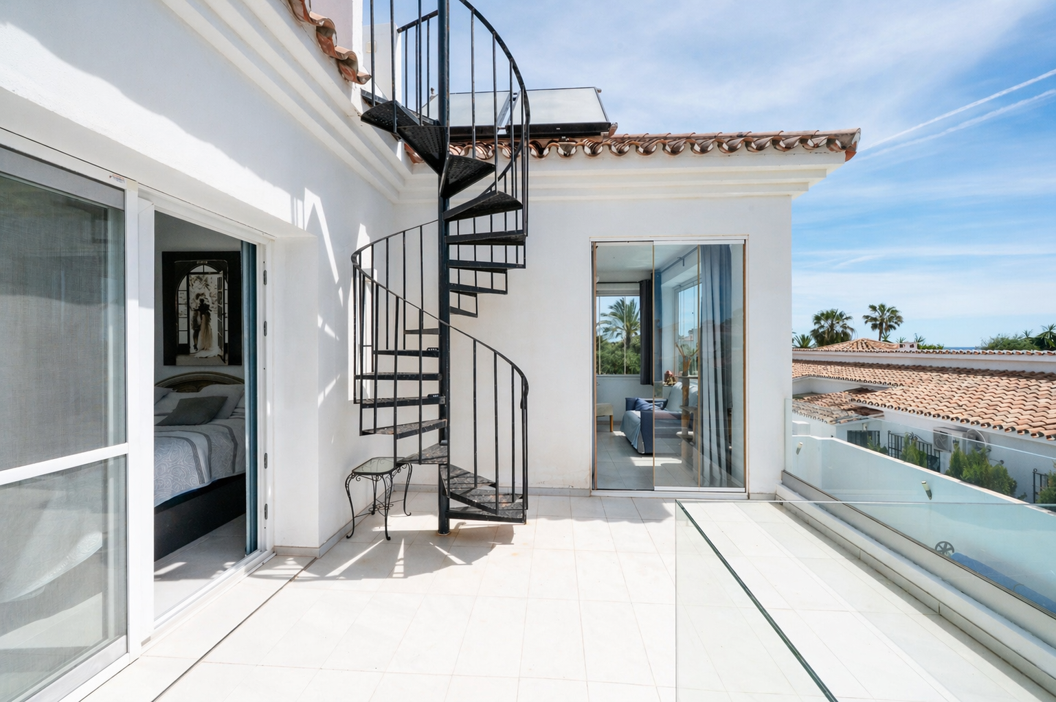 Beachside Villa with Sea Views and Rooftop Solarium in El Saladillo · Photo 18