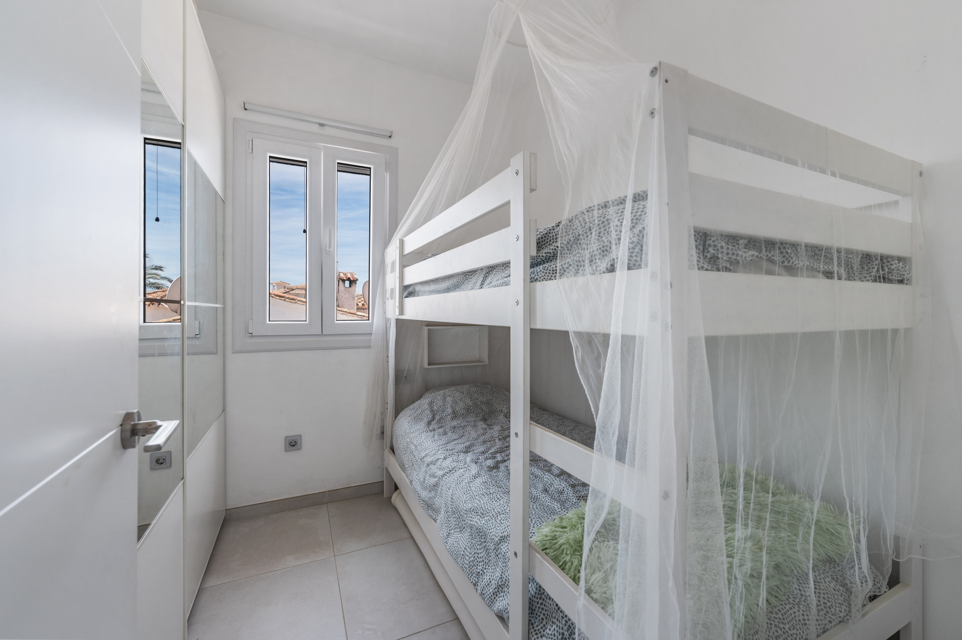 Beachside Villa with Sea Views and Rooftop Solarium in El Saladillo · Photo 22