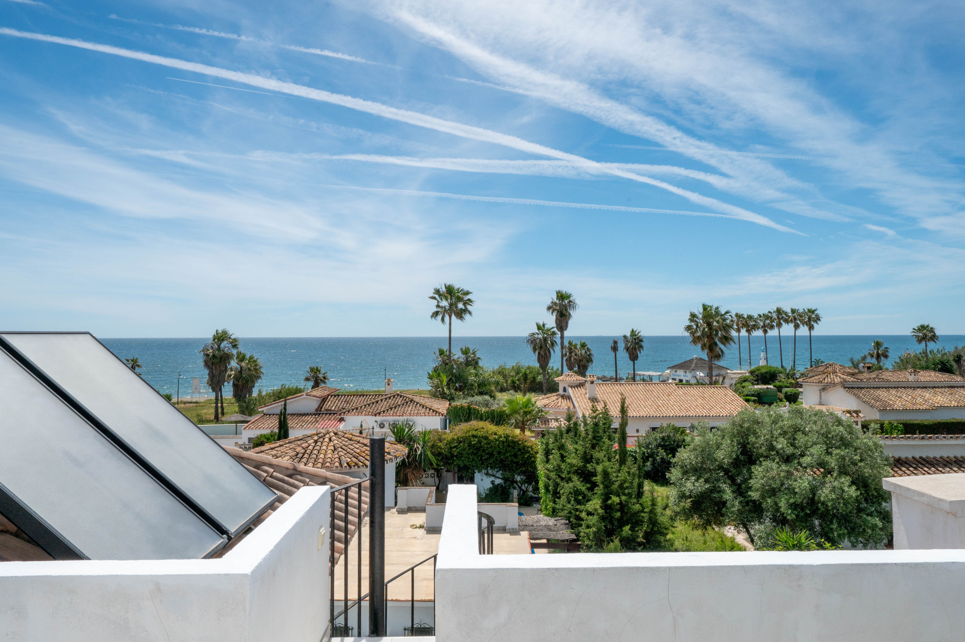 Beachside Villa with Sea Views and Rooftop Solarium in El Saladillo · Photo 19