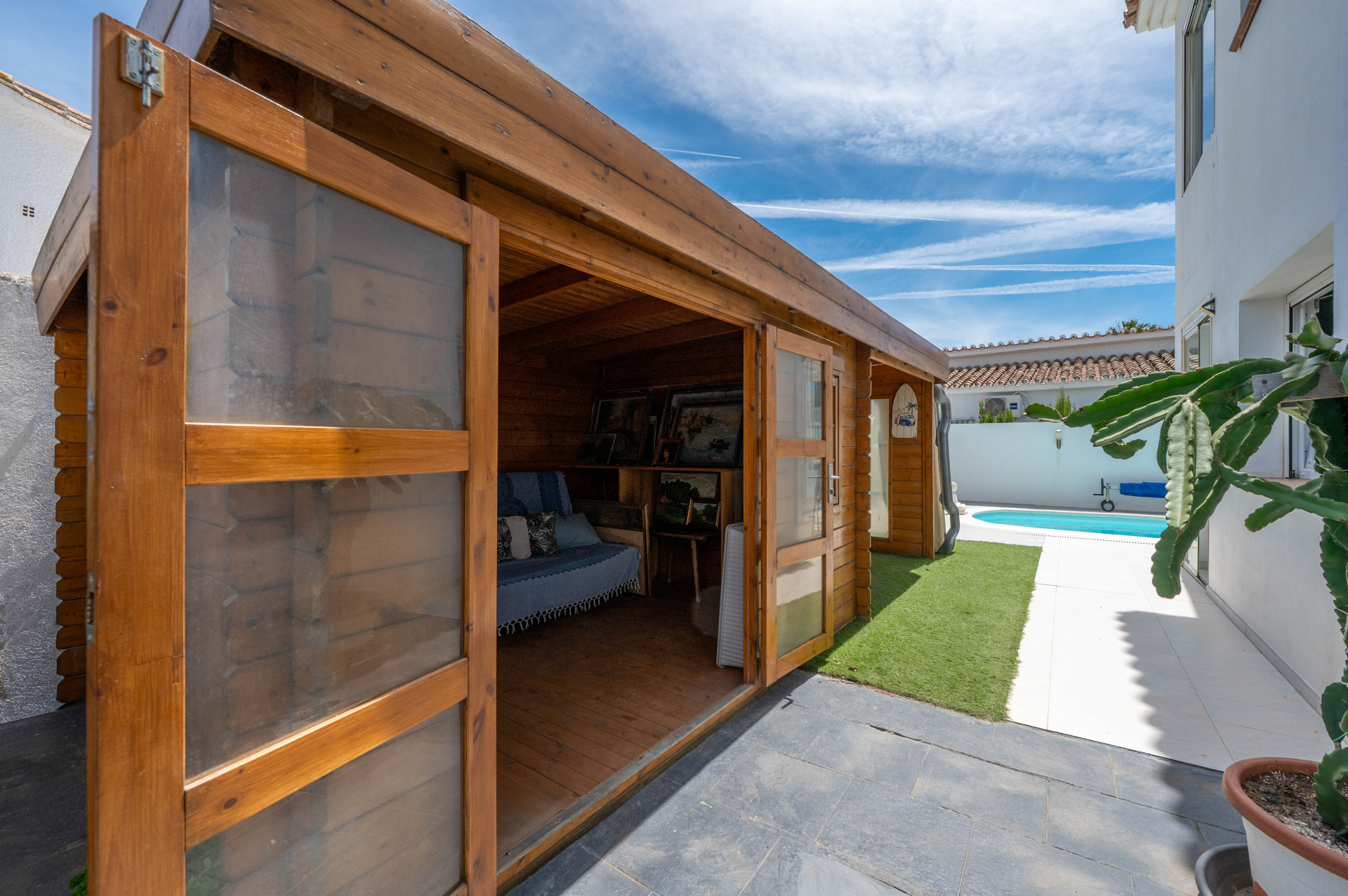 Beachside Villa with Sea Views and Rooftop Solarium in El Saladillo · Photo 31