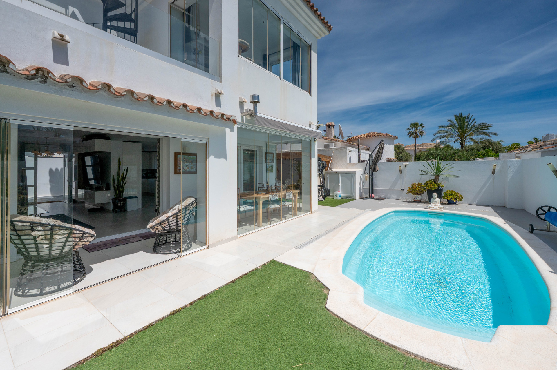 Beachside Villa with Sea Views and Rooftop Solarium in El Saladillo · Photo 30