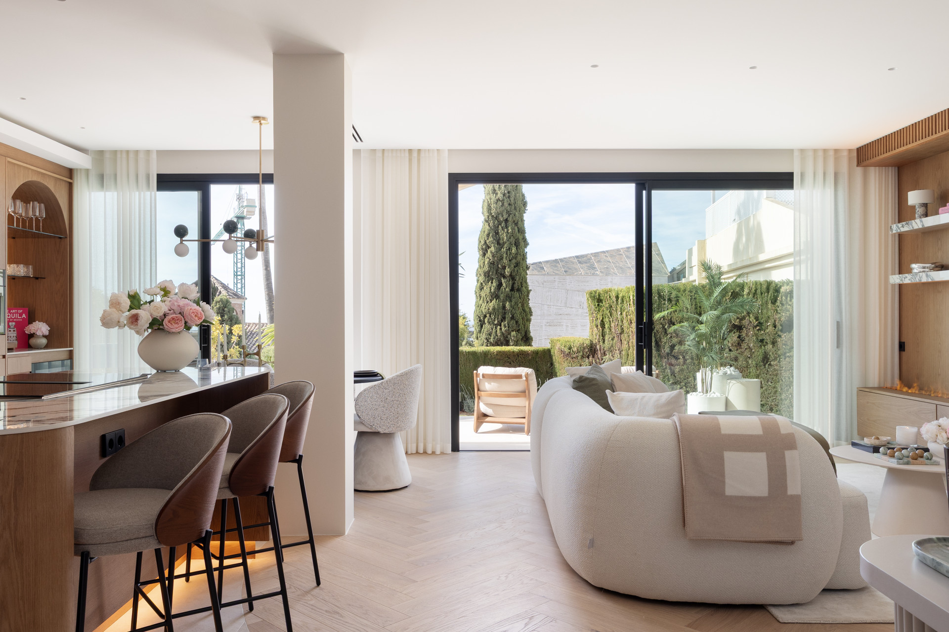 Luxury Townhouse in El Herrojo, Benahavís with 4 bedrooms · Photo 13