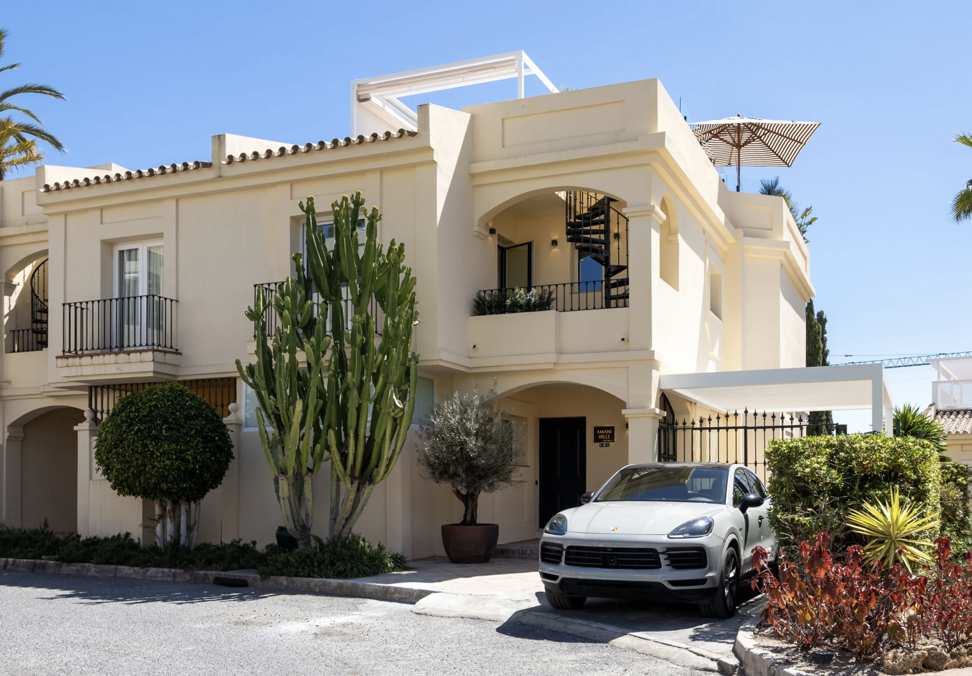 Luxury Townhouse in El Herrojo, Benahavís with 4 bedrooms · Photo 36