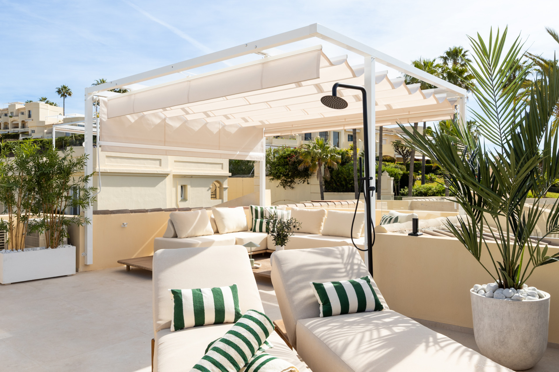 Luxury Townhouse in El Herrojo, Benahavís with 4 bedrooms · Photo 32