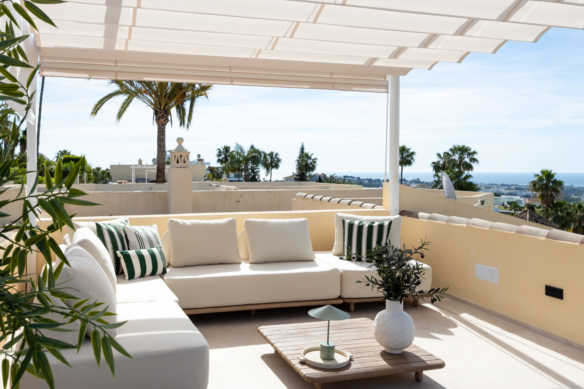 Luxury Townhouse in El Herrojo, Benahavís with 4 bedrooms · Photo 31