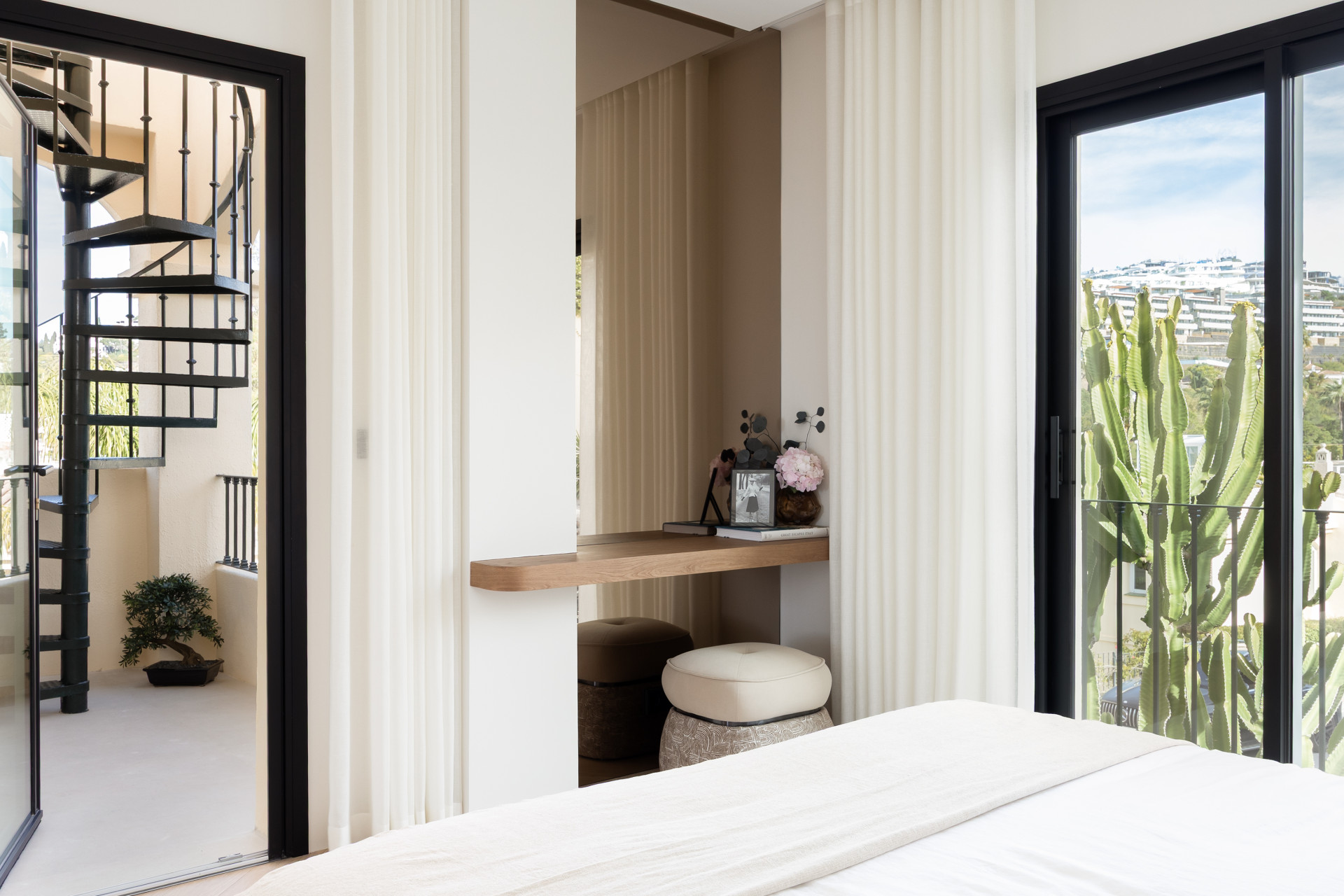 Luxury Townhouse in El Herrojo, Benahavís with 4 bedrooms · Photo 20