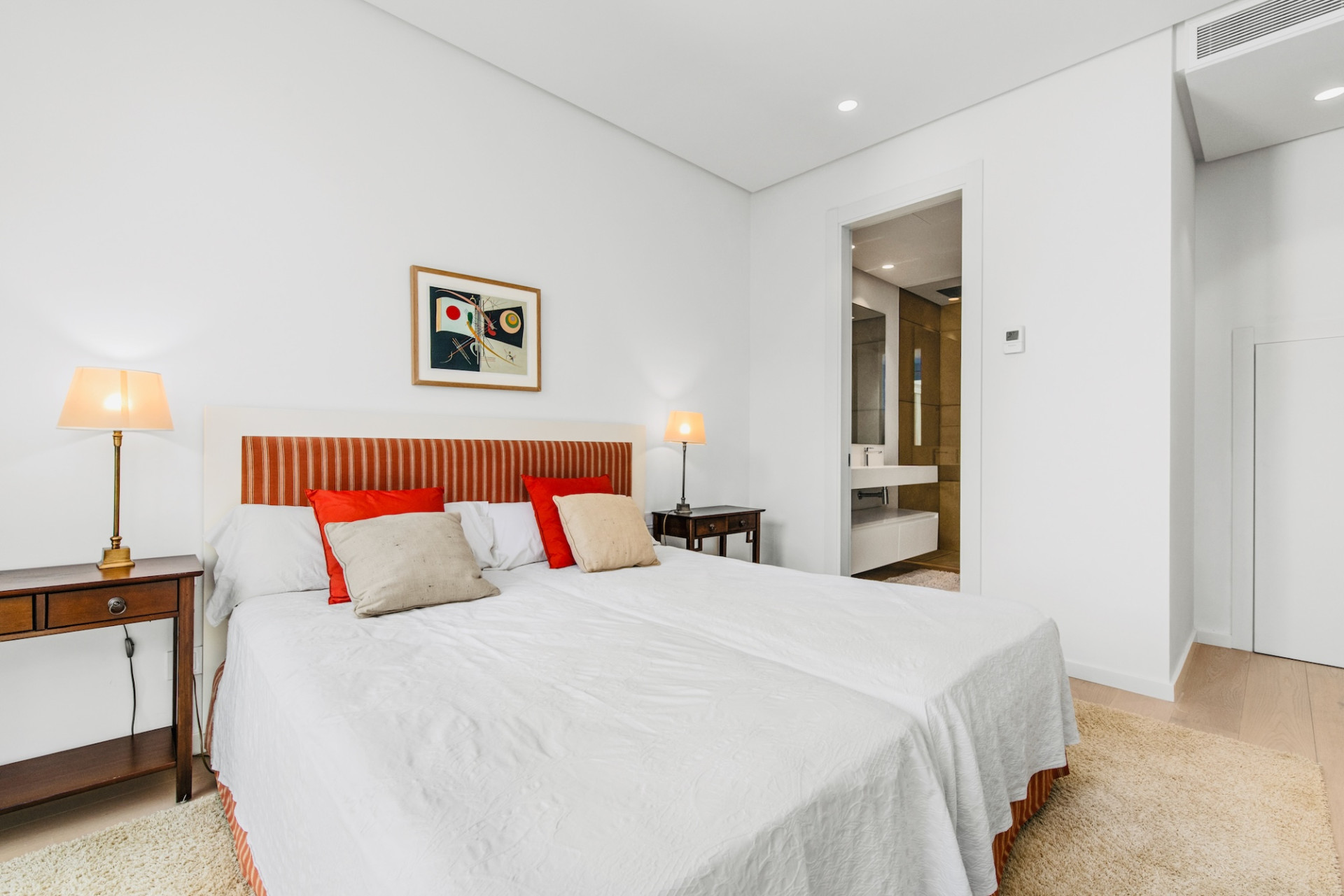 Exceptional 3-Bed Duplex with Private Garden and Panoramic Views · Photo 29