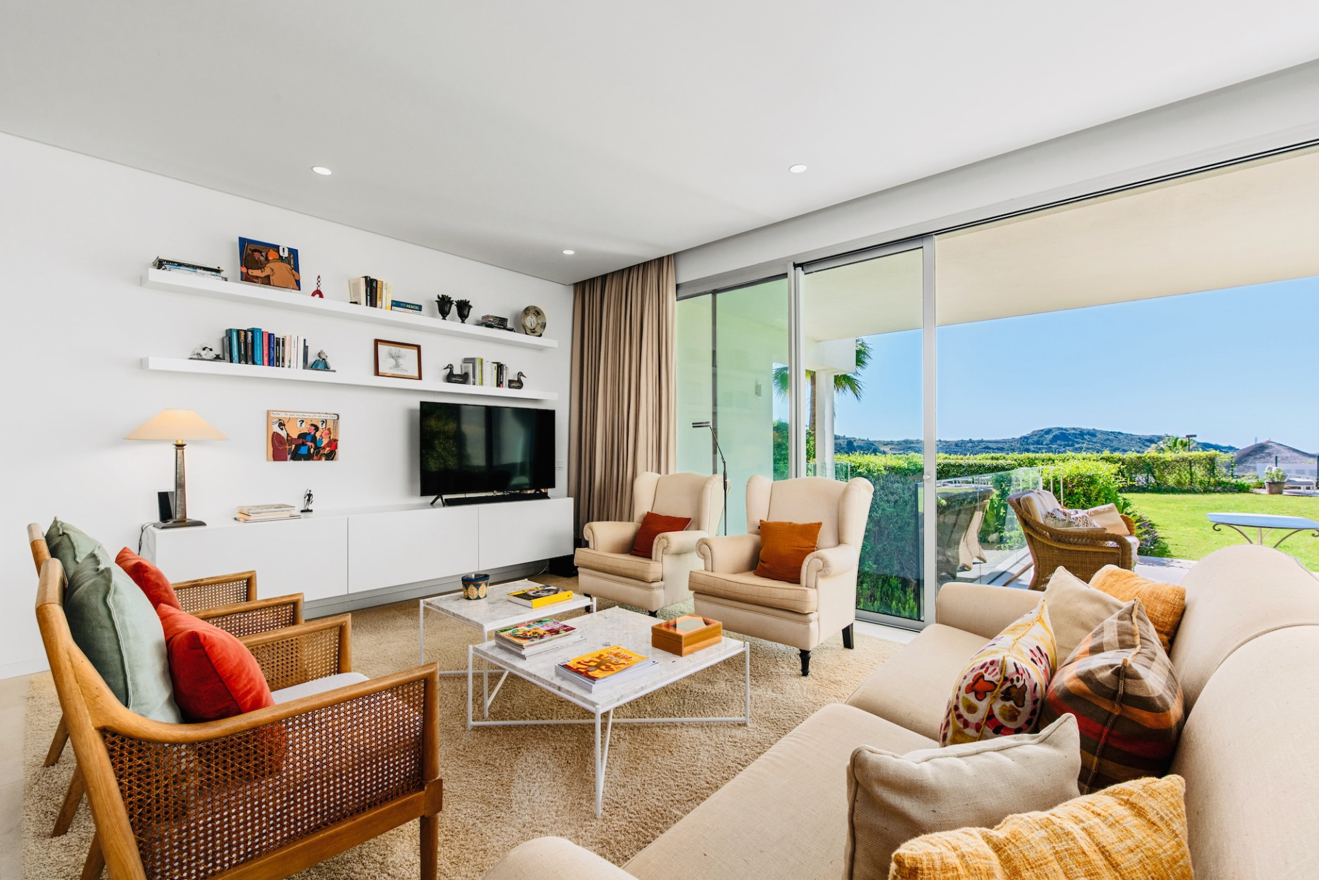 Exceptional 3-Bed Duplex with Private Garden and Panoramic Views · Photo 11