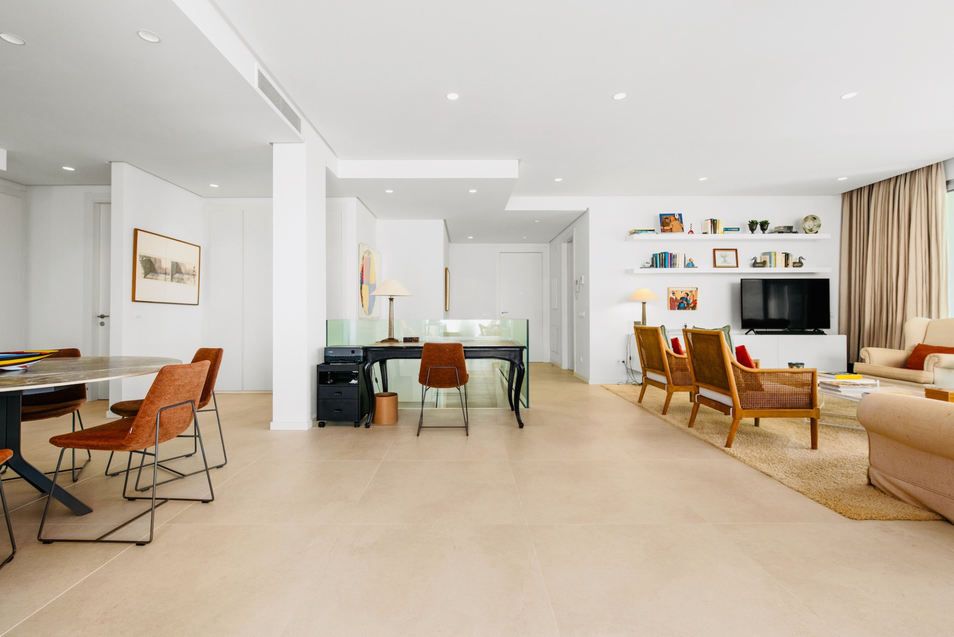 Exceptional 3-Bed Duplex with Private Garden and Panoramic Views · Photo 10