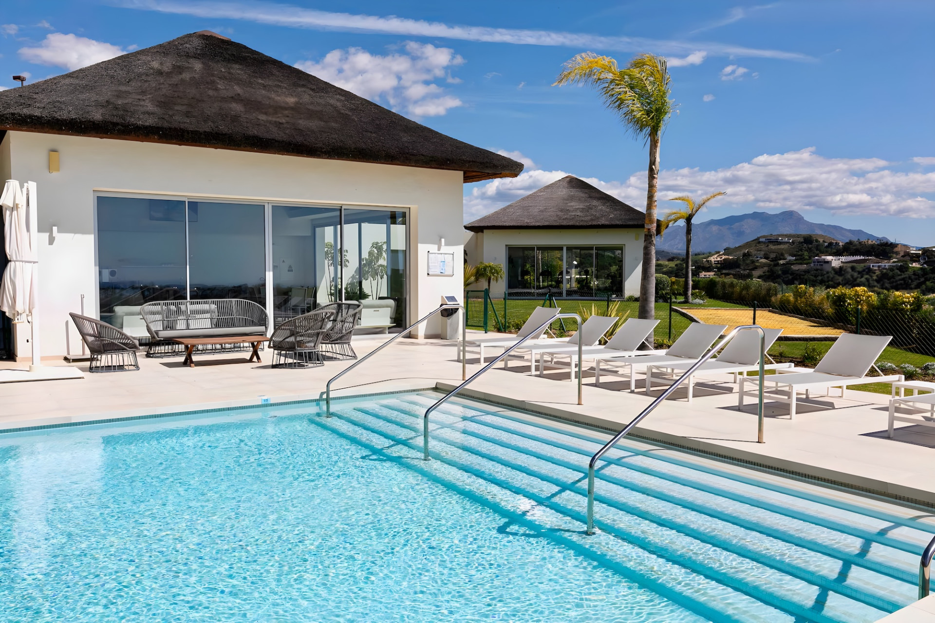 Exceptional 3-Bed Duplex with Private Garden and Panoramic Views · Photo 34