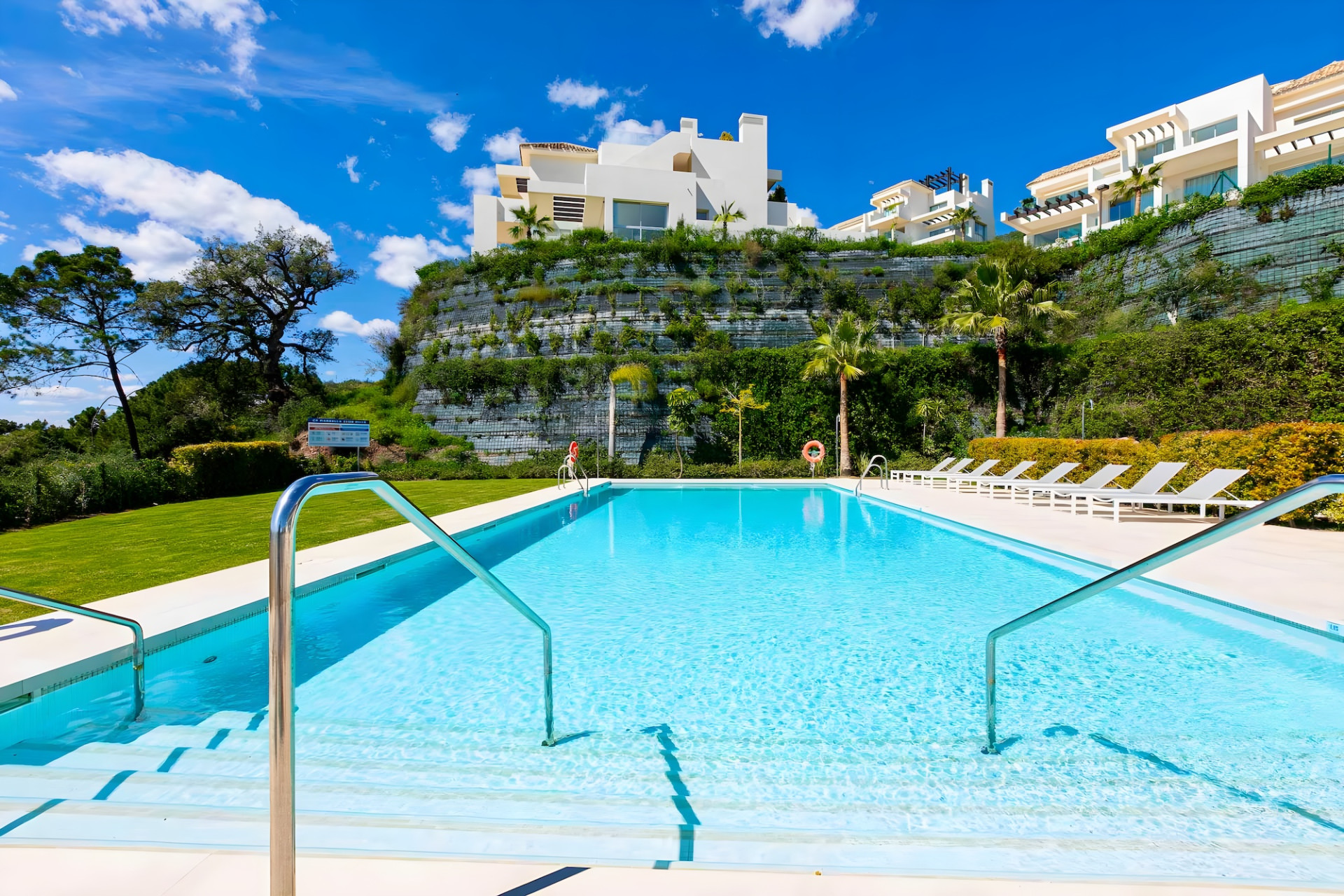 Exceptional 3-Bed Duplex with Private Garden and Panoramic Views · Photo 35