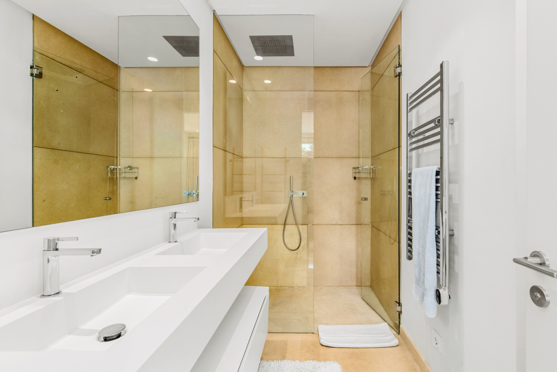 Exceptional 3-Bed Duplex with Private Garden and Panoramic Views · Photo 30