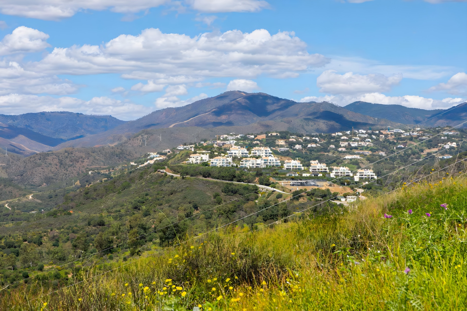Exceptional 3-Bed Duplex with Private Garden and Panoramic Views · Photo 8