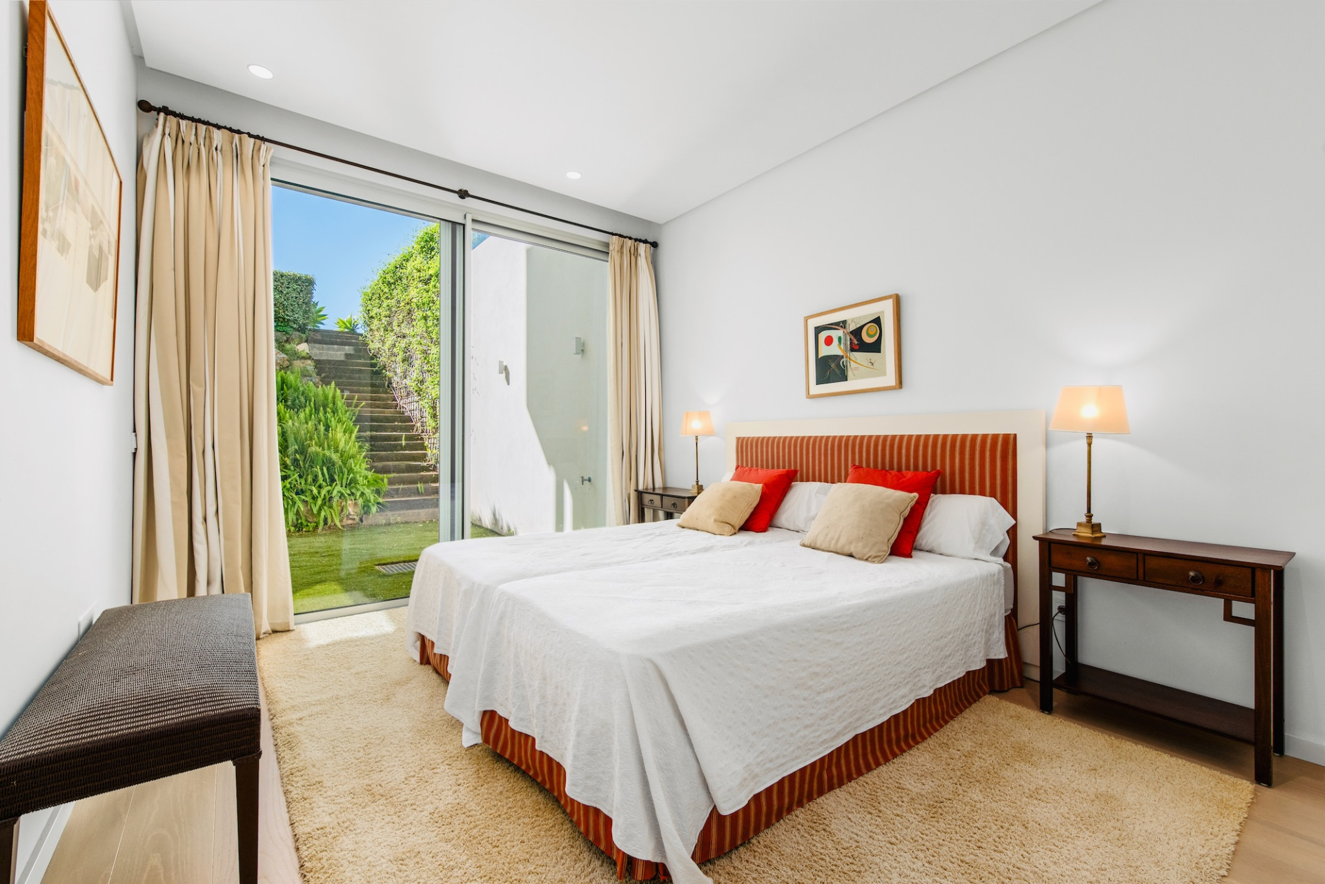 Exceptional 3-Bed Duplex with Private Garden and Panoramic Views · Photo 28