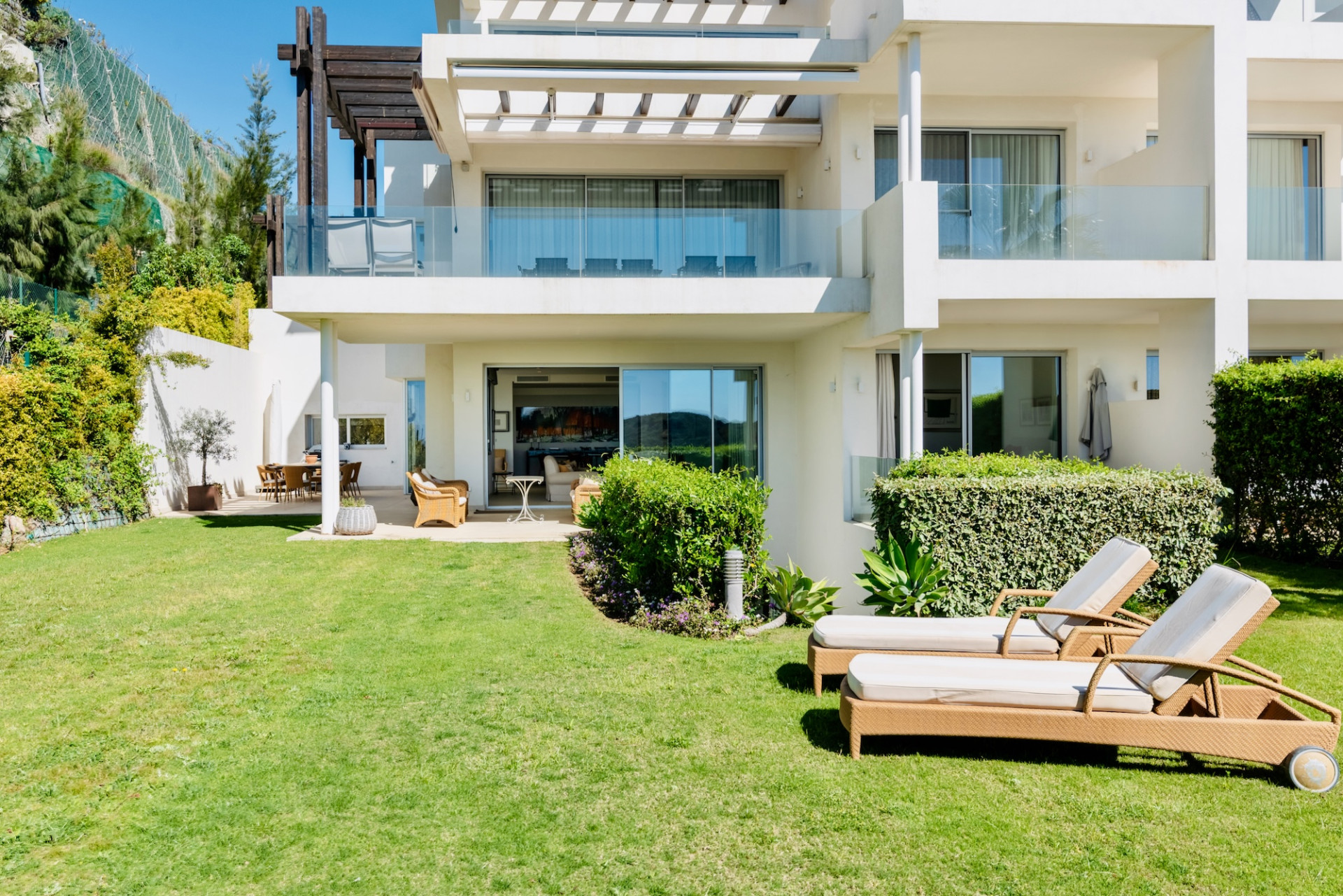 Exceptional 3-Bed Duplex with Private Garden and Panoramic Views · Photo 18
