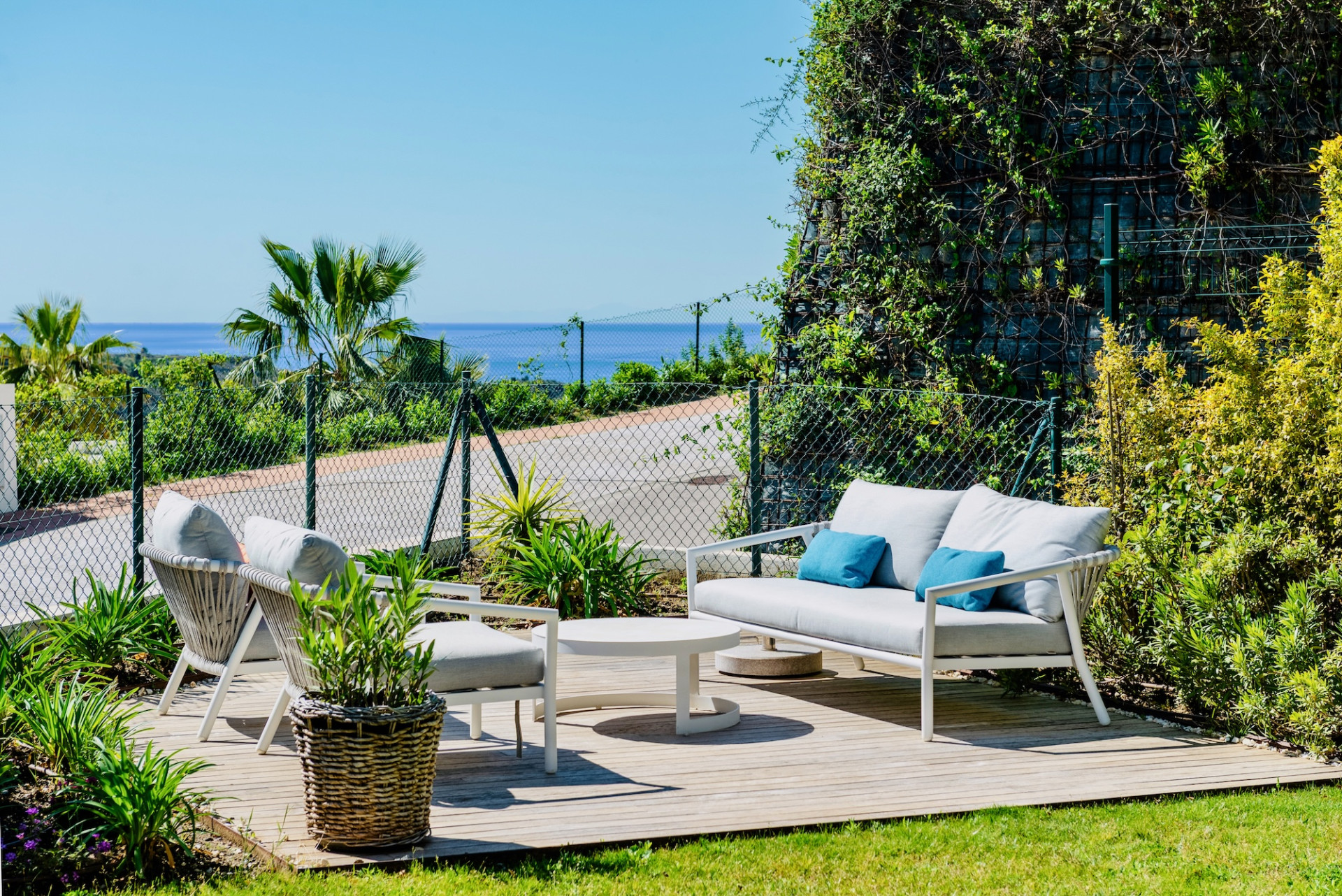 Exceptional 3-Bed Duplex with Private Garden and Panoramic Views · Photo 33